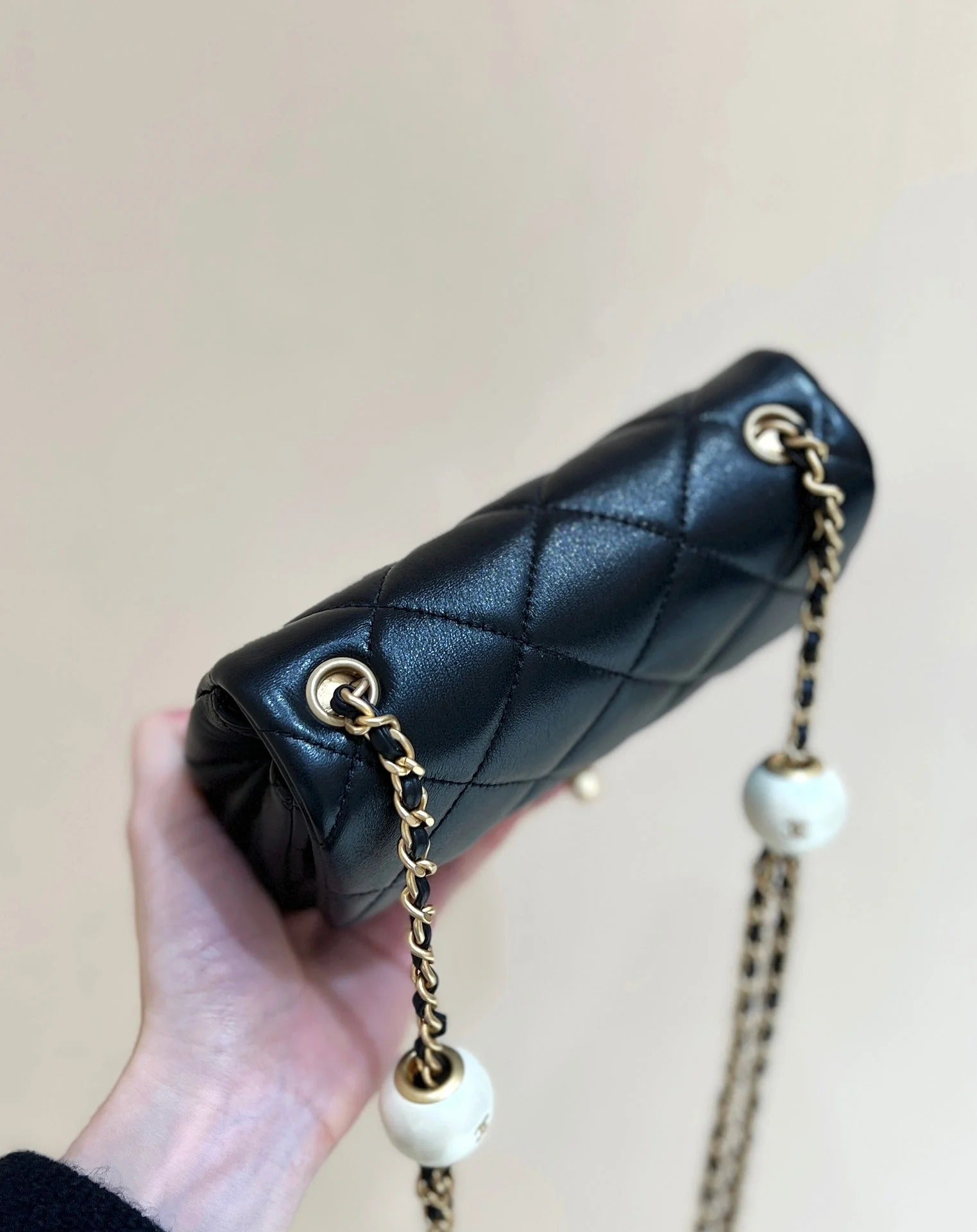 25S CHANEL CROSSBODY HANDBAG 17 IN BLACK LAMBSKIN GOLD HARDWARE