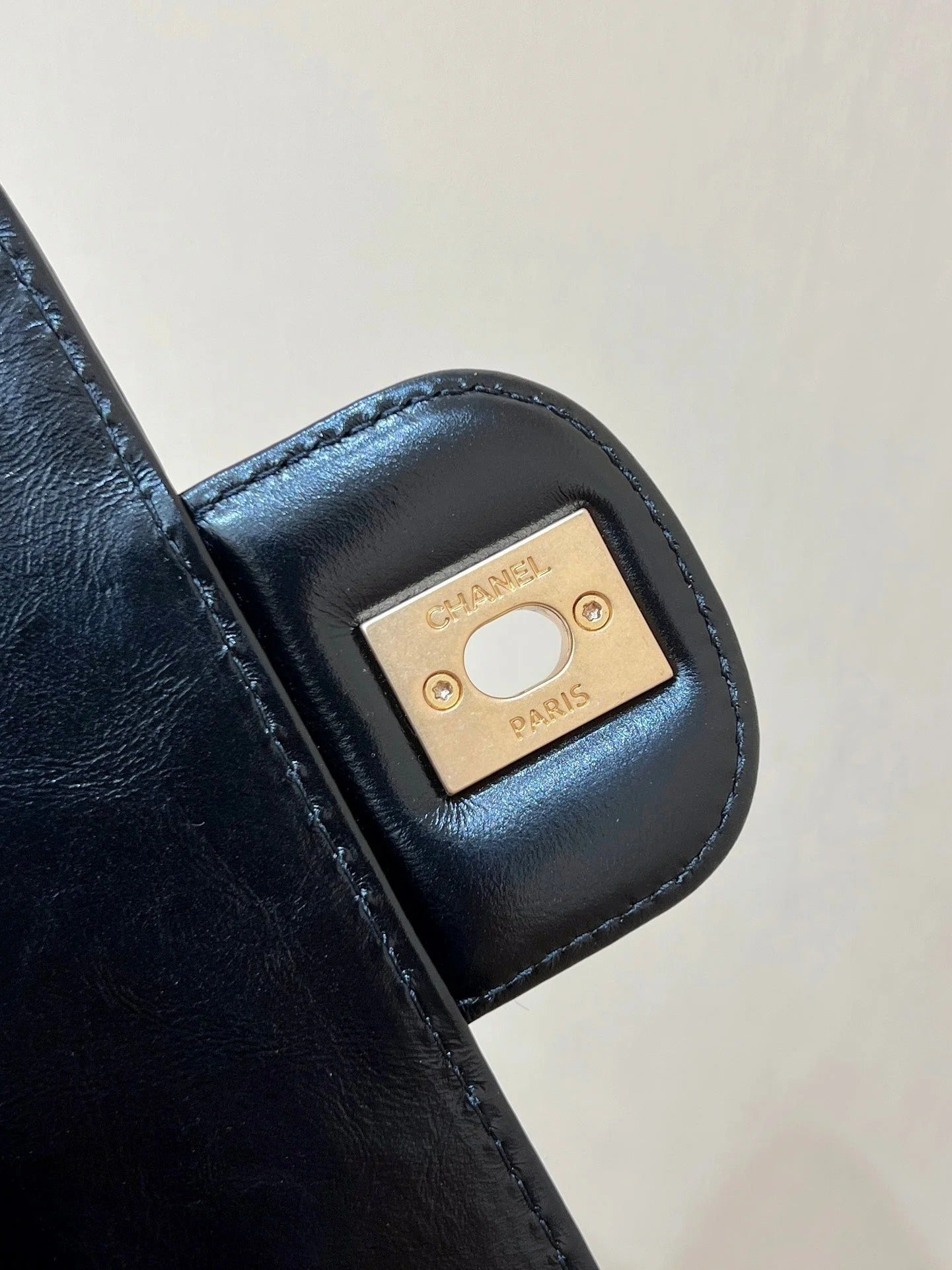 QUILTED BOWLING BAG 33 IN BLACK LAMBSKIN GOLD HARDWARE