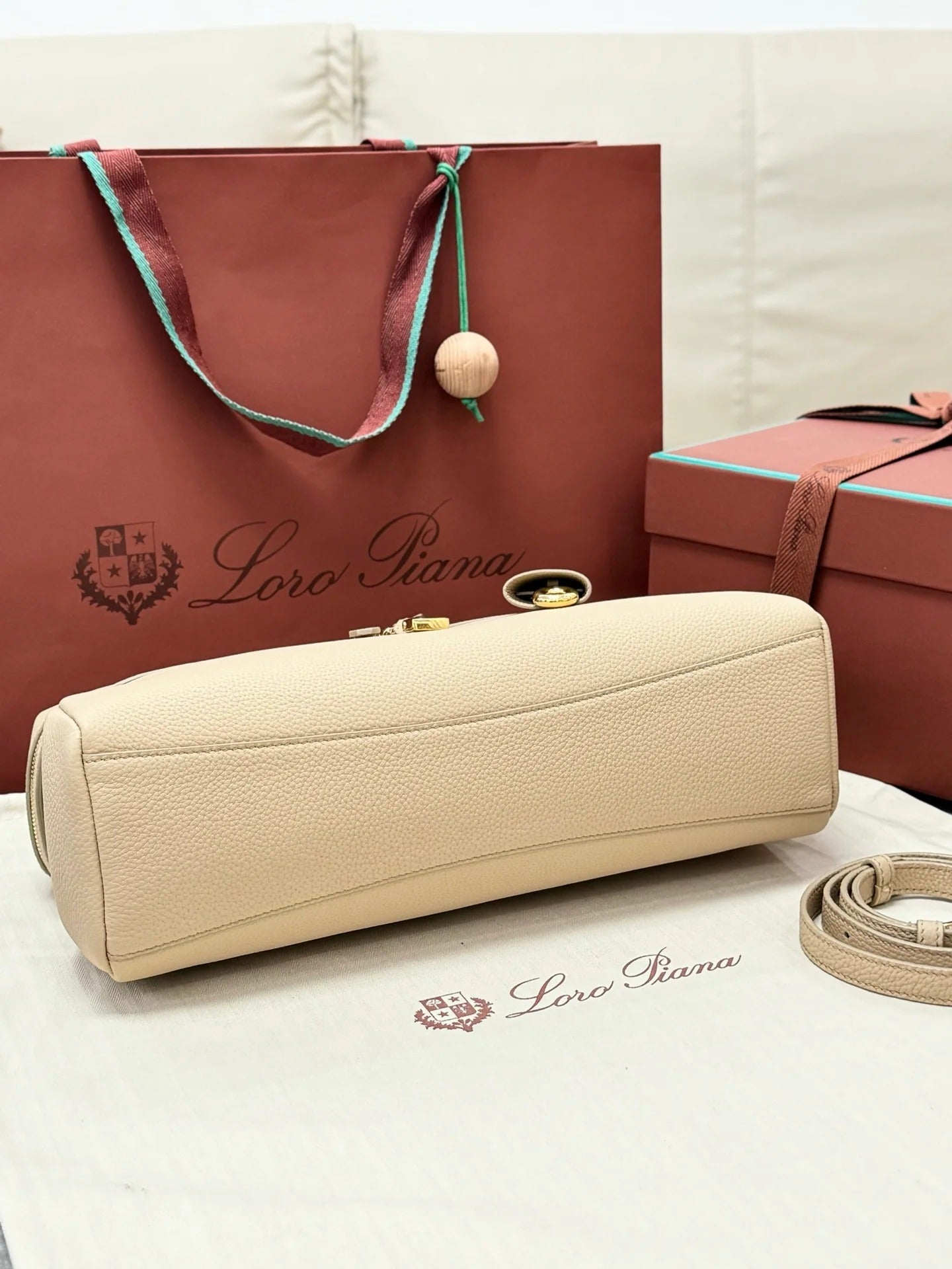 LP 2026 Extra Softy Bag L33 Beige /Sun Gold Grained Calfskin