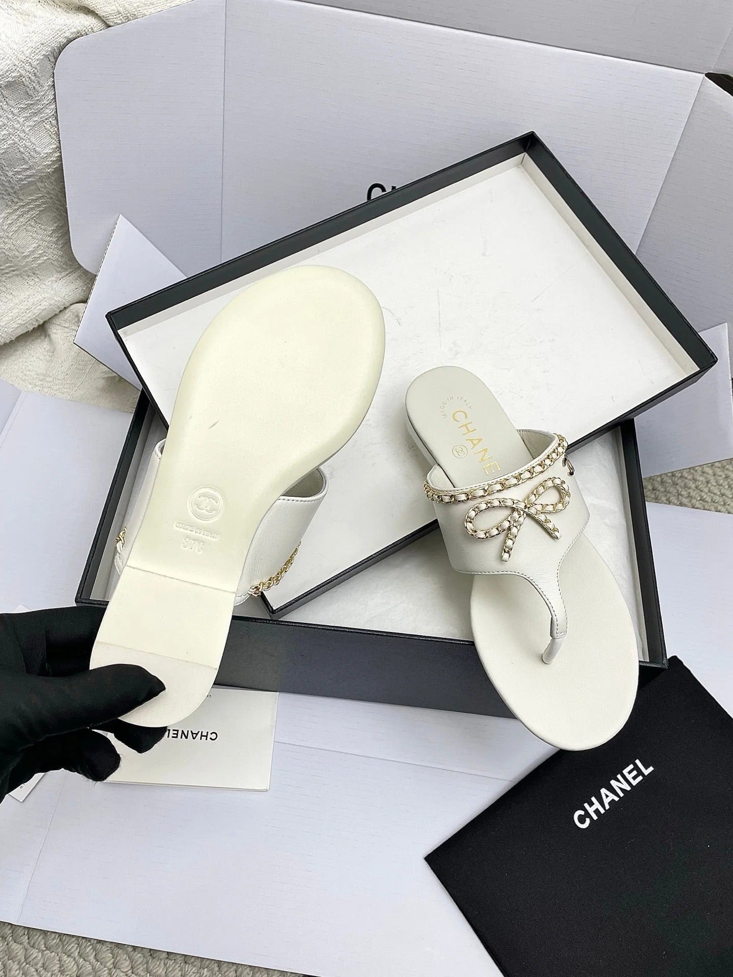 CC 26s Thong Sandals White Sheepskin 645323