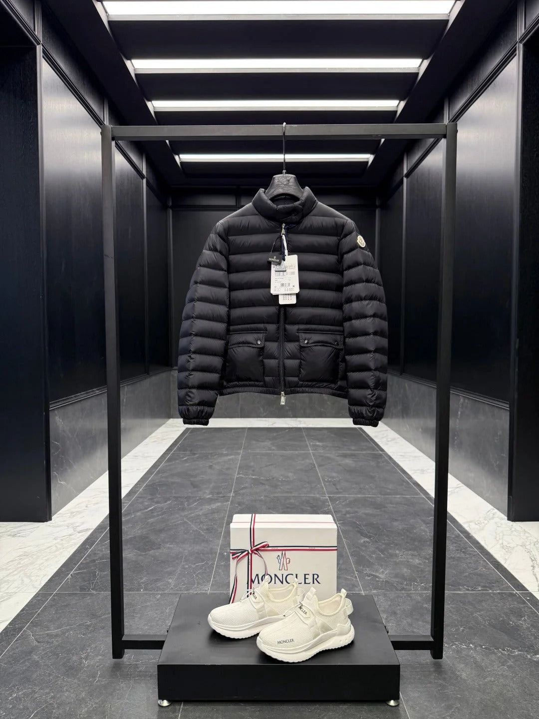 MONCLER 25S JACKET IN BLACK 021