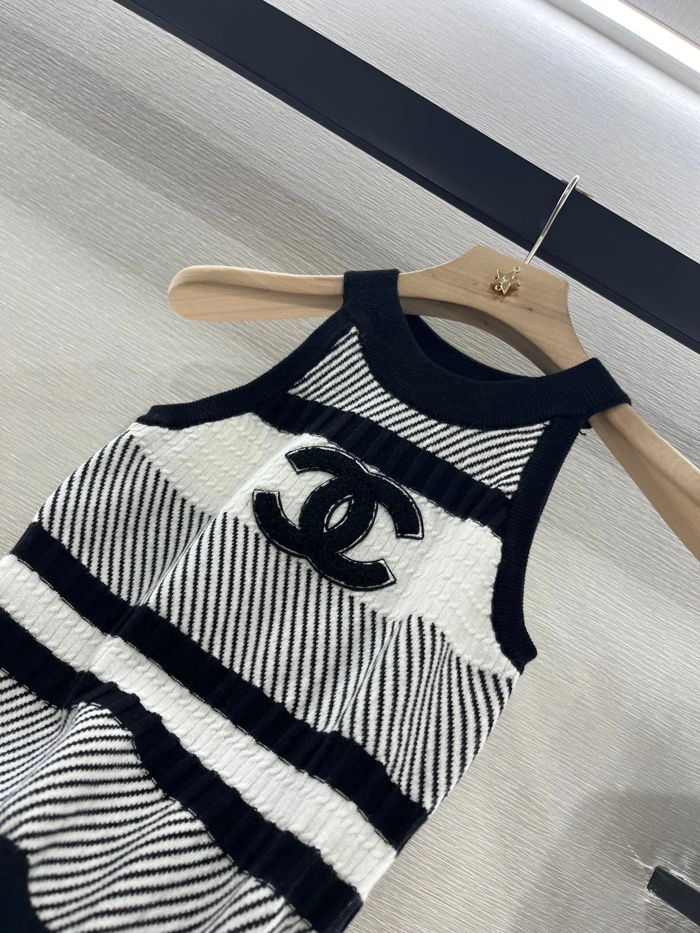 CHANEL HALTER NECK SLEEVELESS KNIT TOP 263407