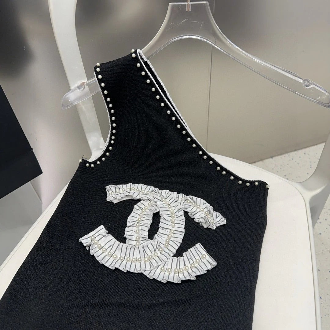 ONE SHOULDER TOP 622139 IN BLACK COTTON EMBOSSED PEARL TRIM
