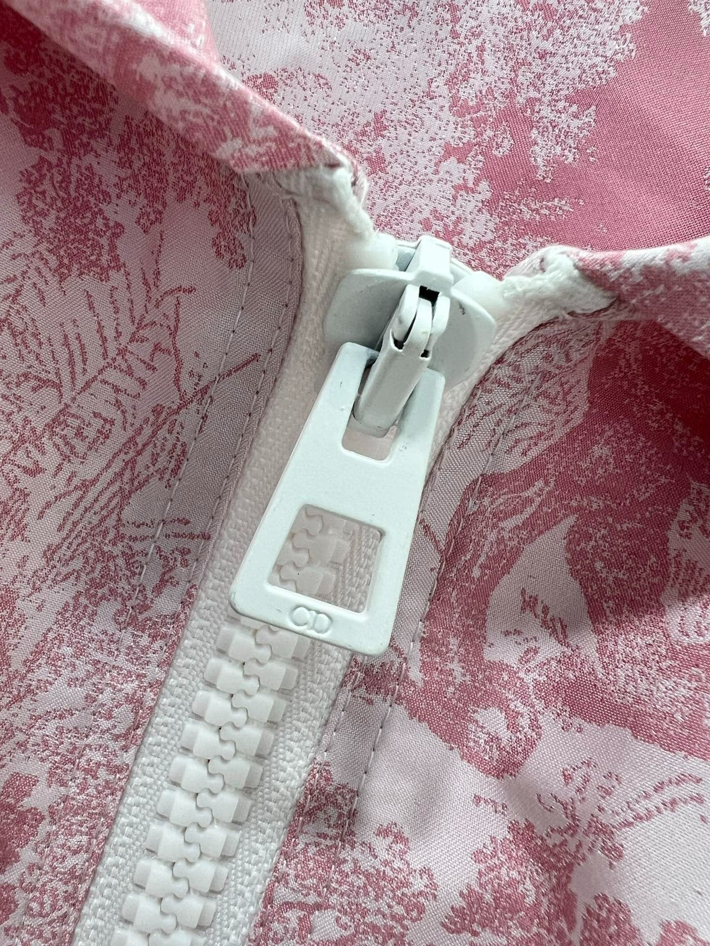 DIOR HOODED HALF-ZIP PRINTED DRESS 275178