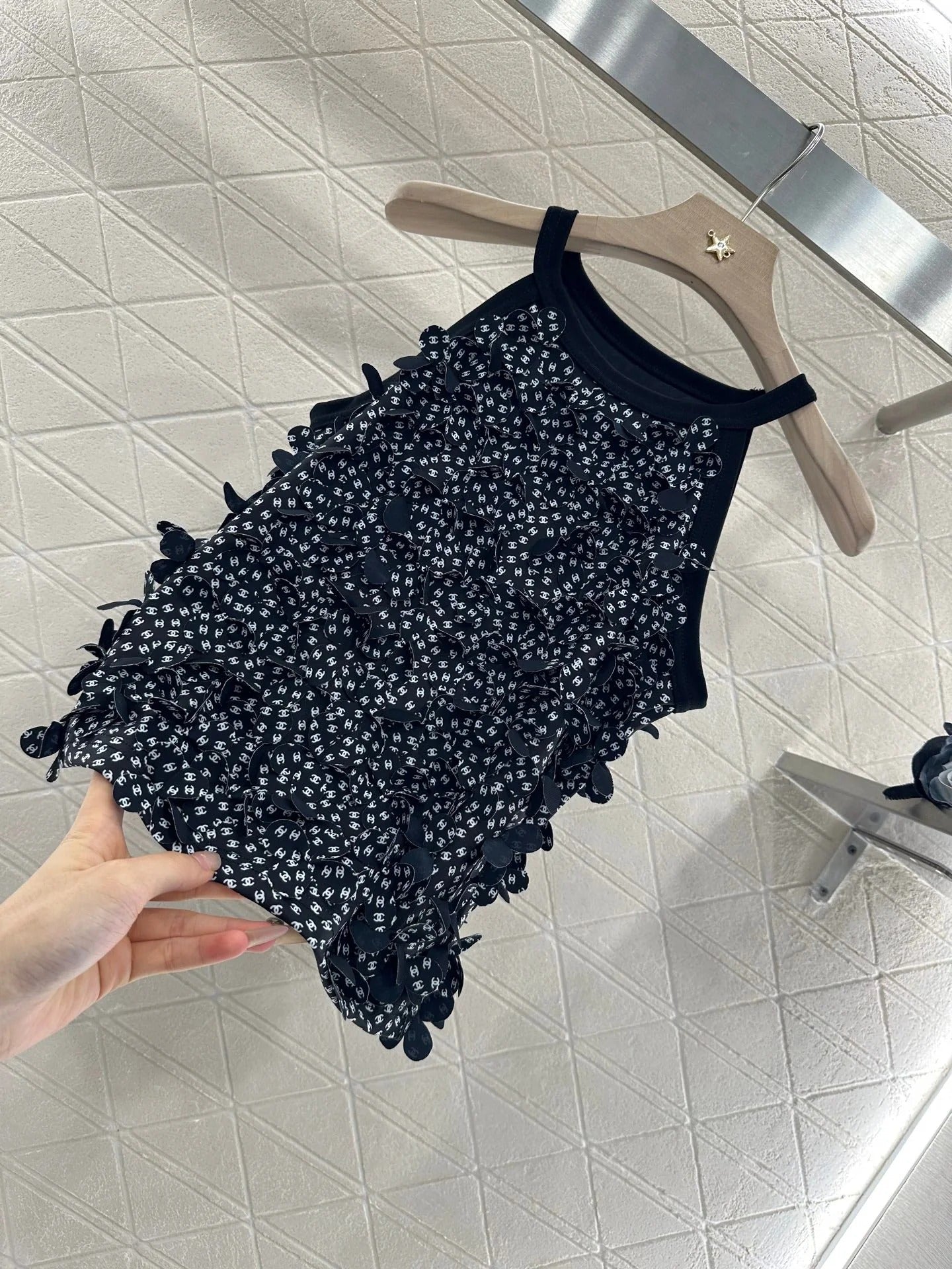 CHANEL 25S OFF-SHOULDER TANK TOP 265584