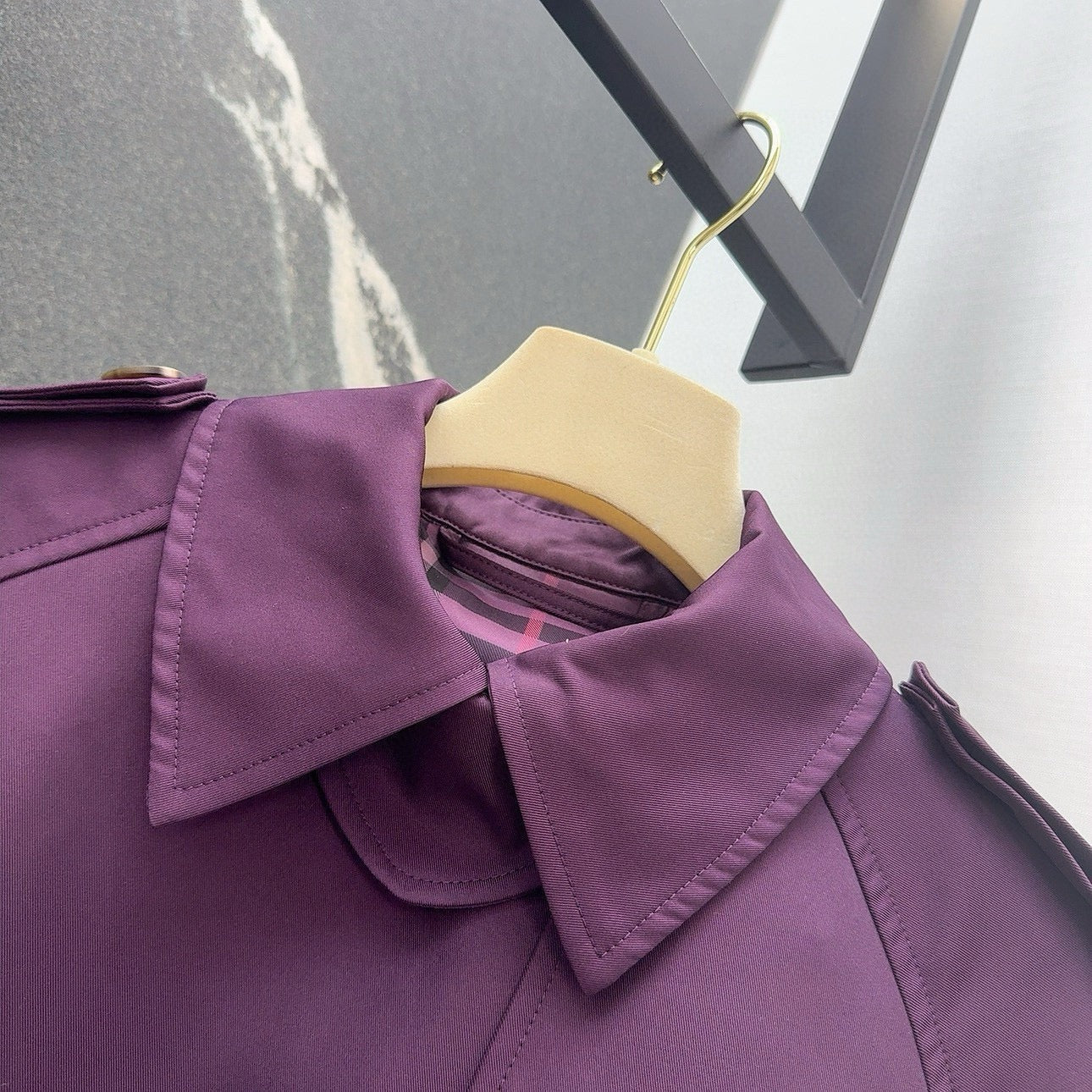 BURBERRY 25S DOUBLE-BREASTED TRENCH COAT 147