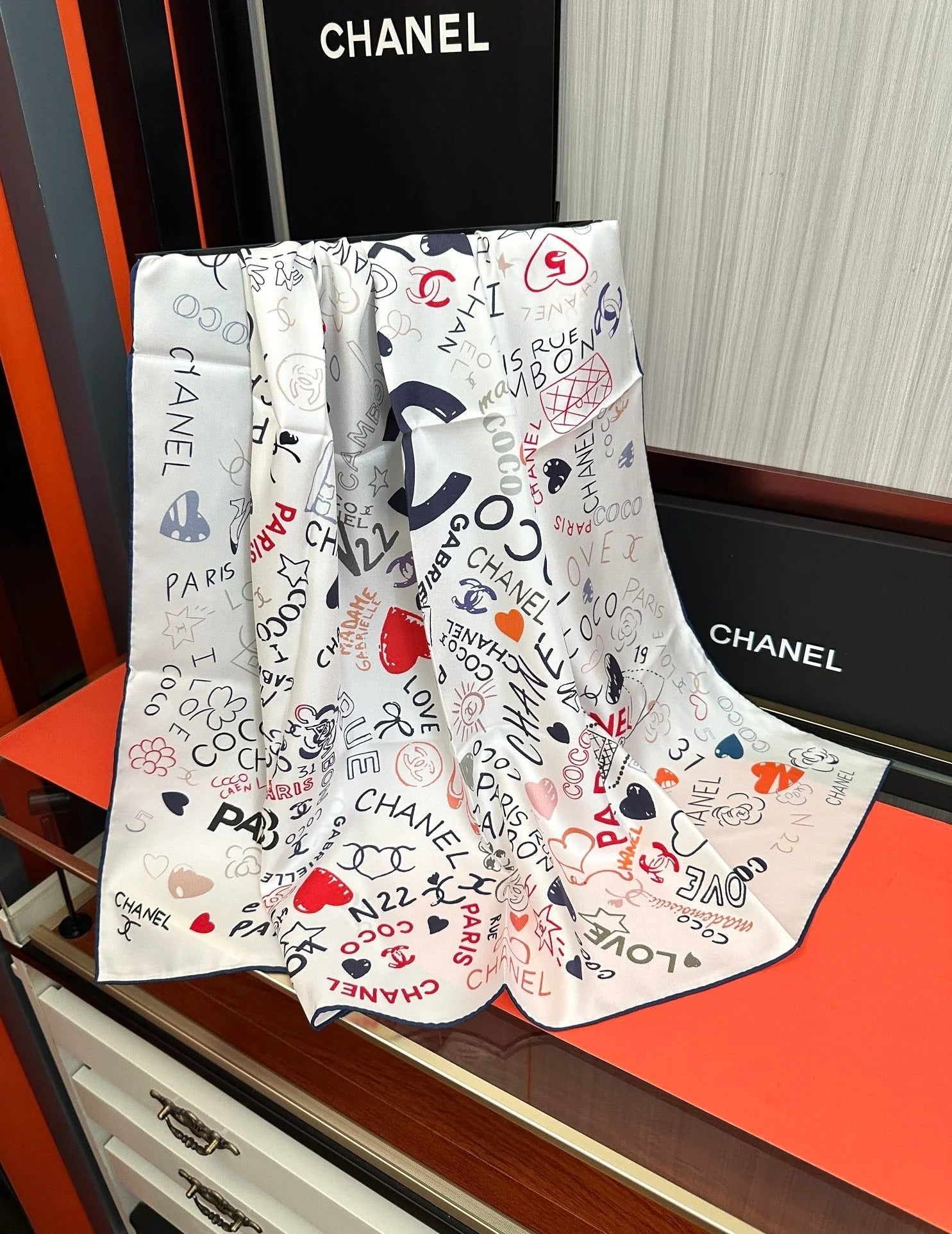 CHANEL 25S SCARF 90 IN SILK 738420