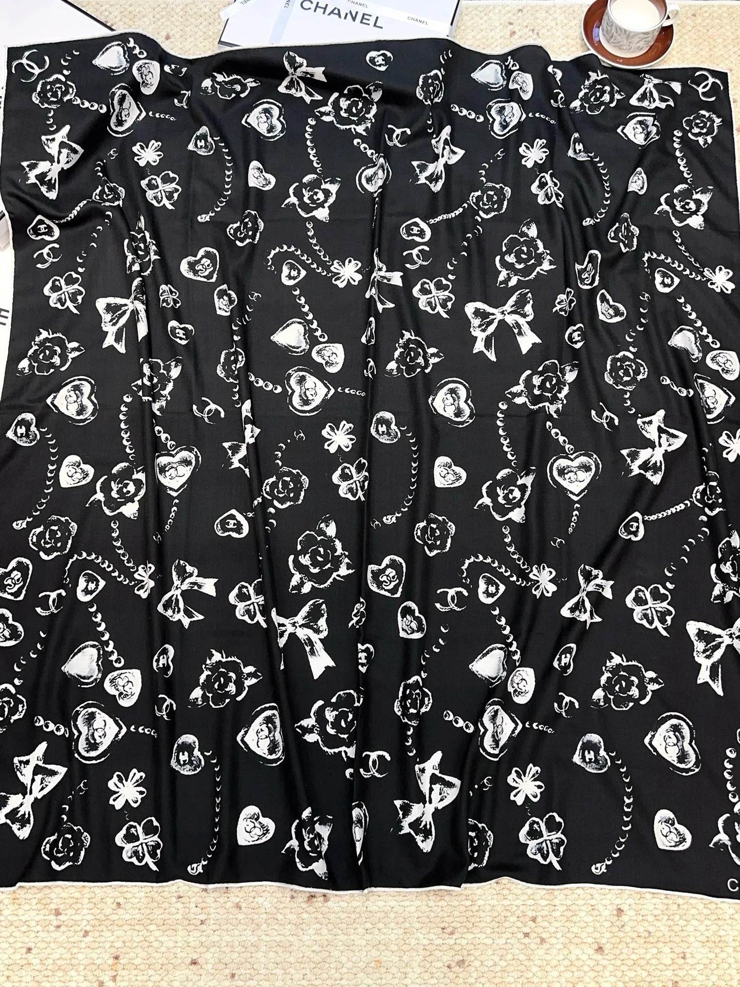 CHANEL 25S SCARF 140 CM IN CASHMERE SILK 943924