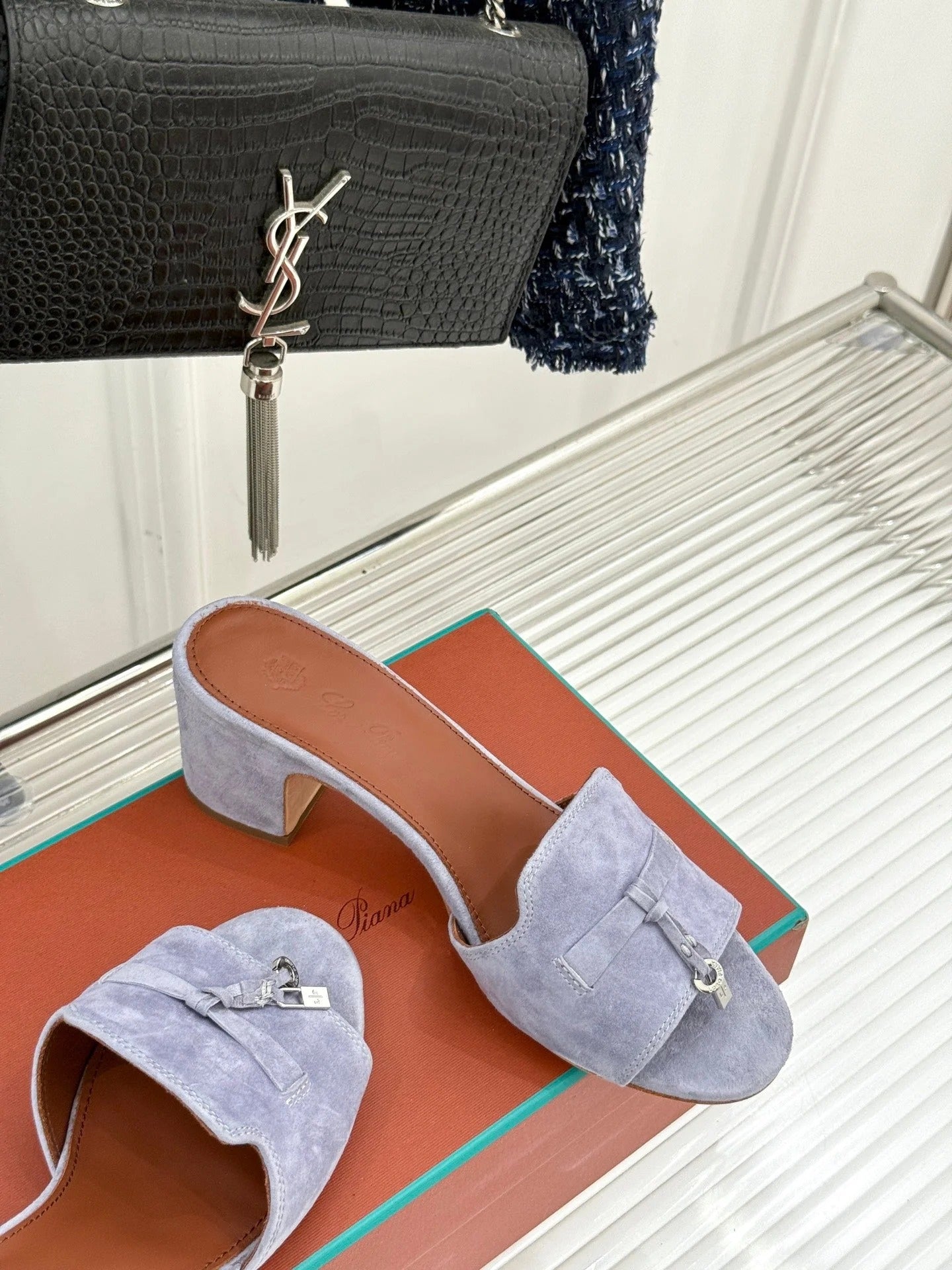 HIGH HEELS IN GREY SUEDE AND LAMBSKIN