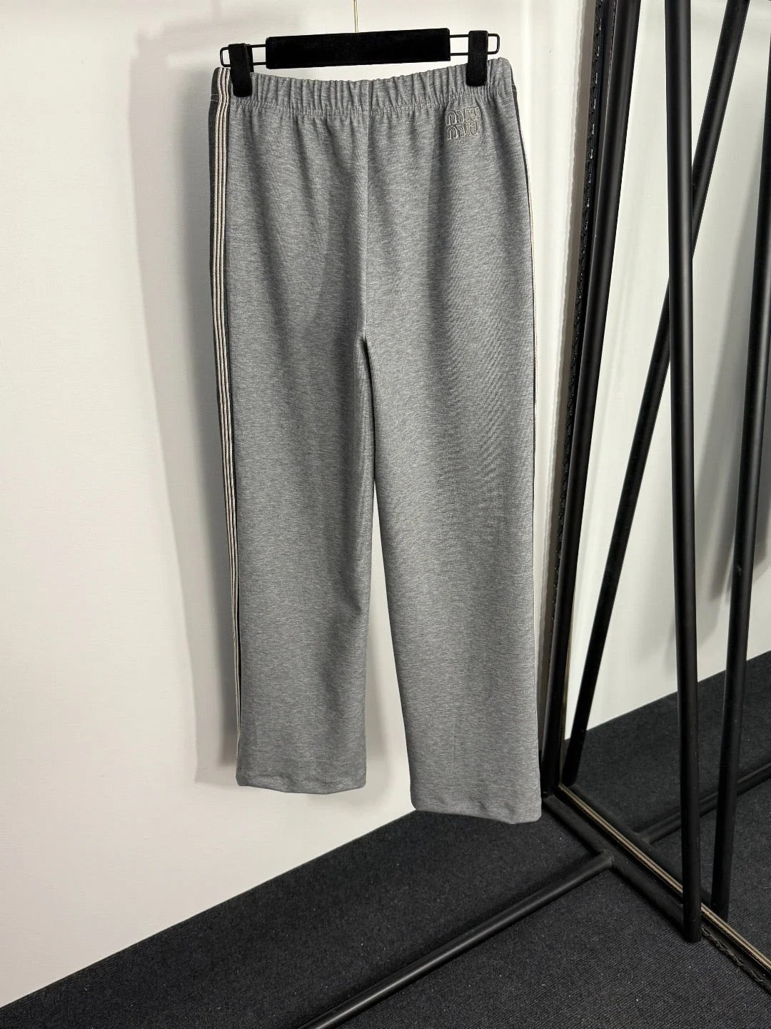 MIUMIU SWEATSHIRT AND STRAIGHT PANTS SET STYLE 224