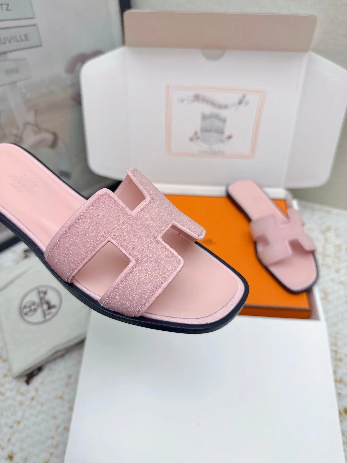 HM 26ss Oran Sandals Light Pink Rhinestone Cowhide 625265
