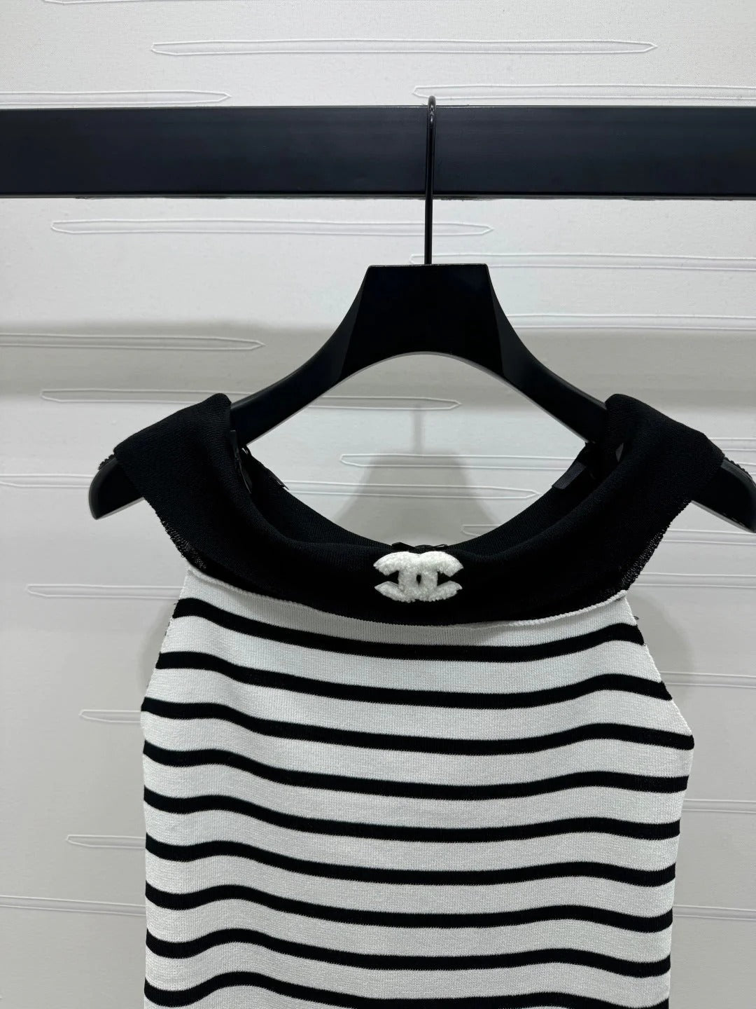 CHANEL CUT-OUT KNIT TOP 269503