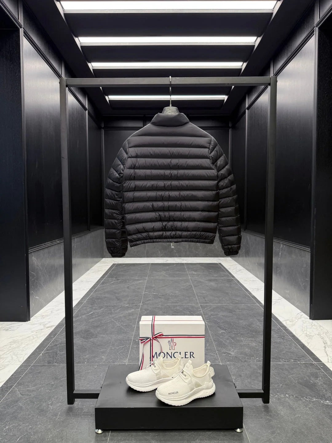 MONCLER 25S JACKET IN BLACK 021