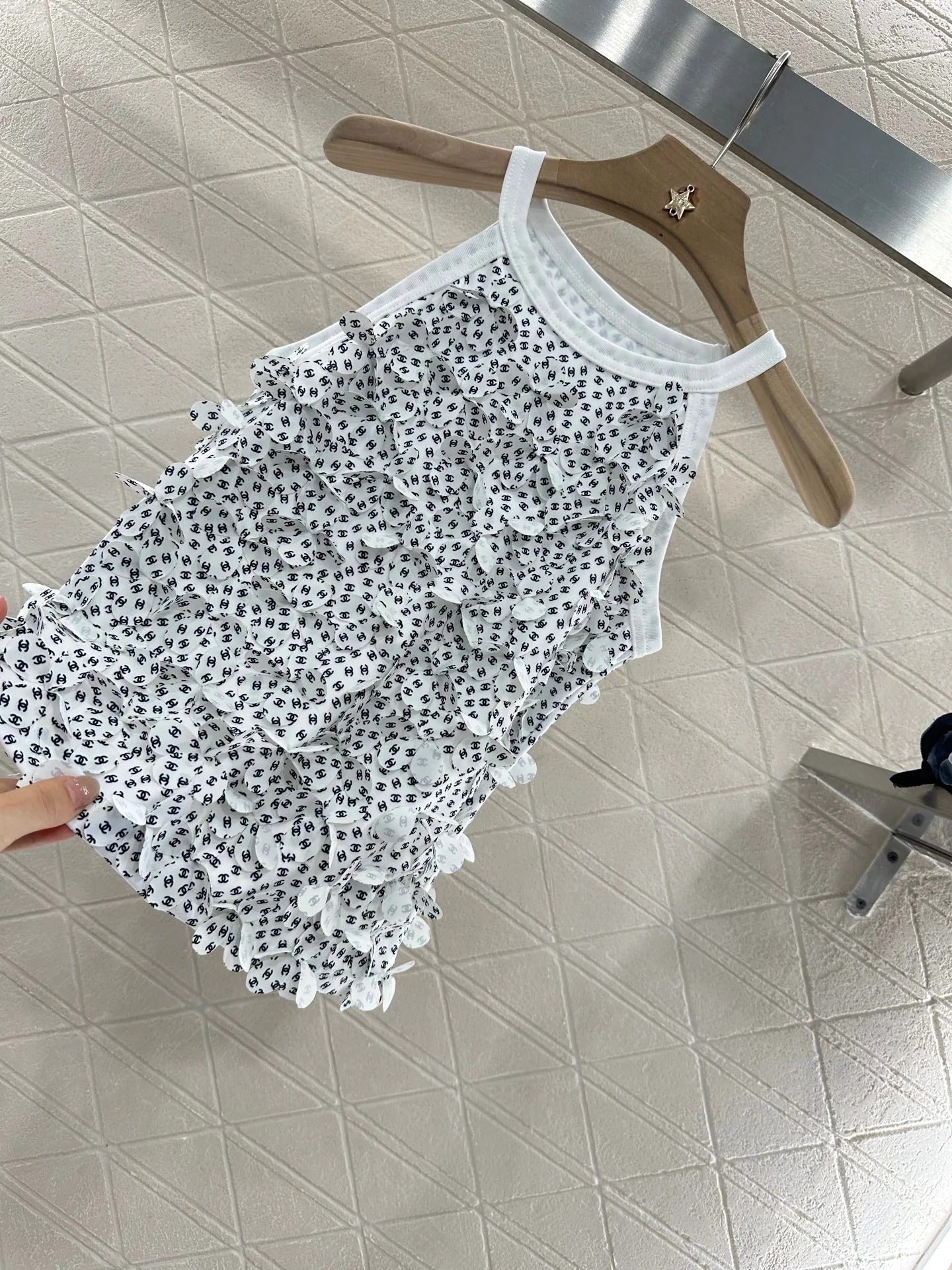 CHANEL 25S OFF-SHOULDER TANK TOP 265586
