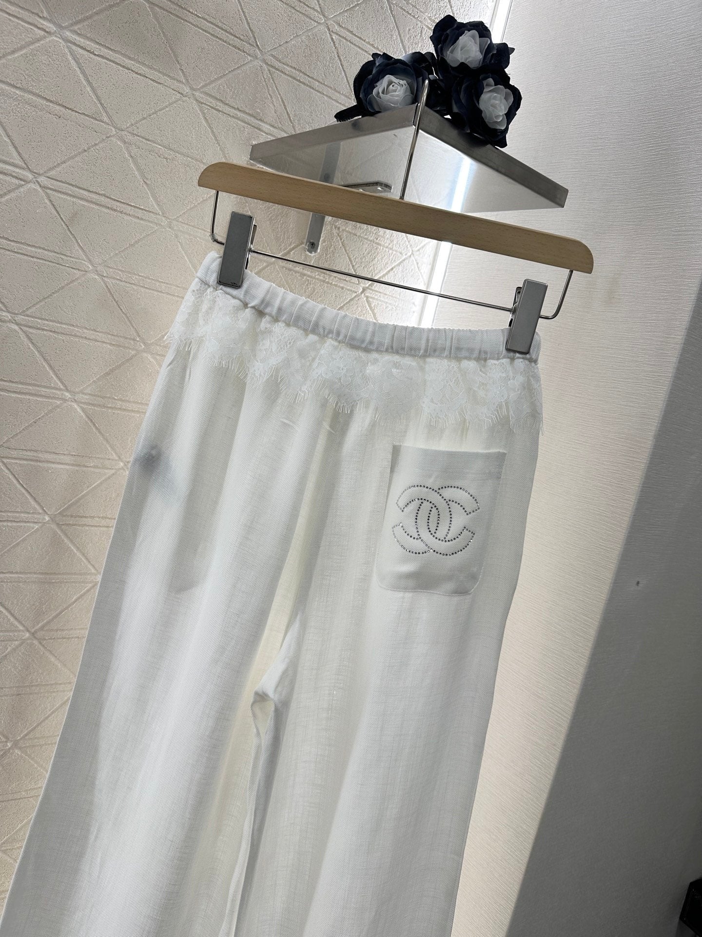 CHANEL WHITE WIDE-LEG DRAWSTRING SOFT FABRIC PANTS