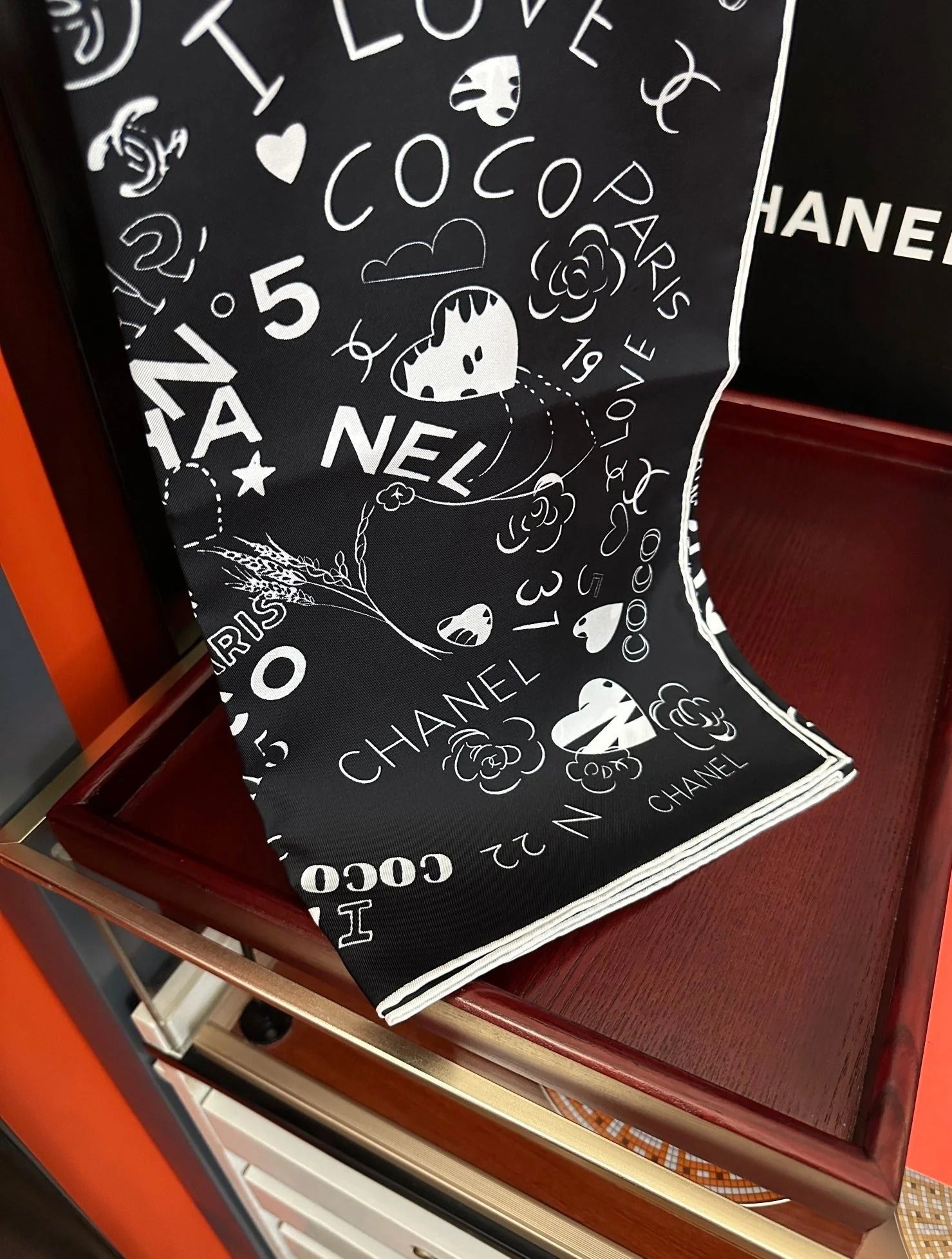 CHANEL 25S SCARF 90 IN SILK 738419