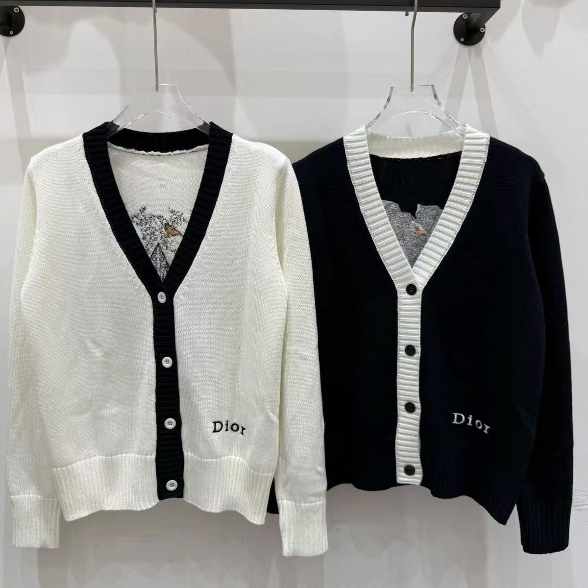 CD 26FW V-Neck Logo-Embroidered Knit Cardigan Wool 440377