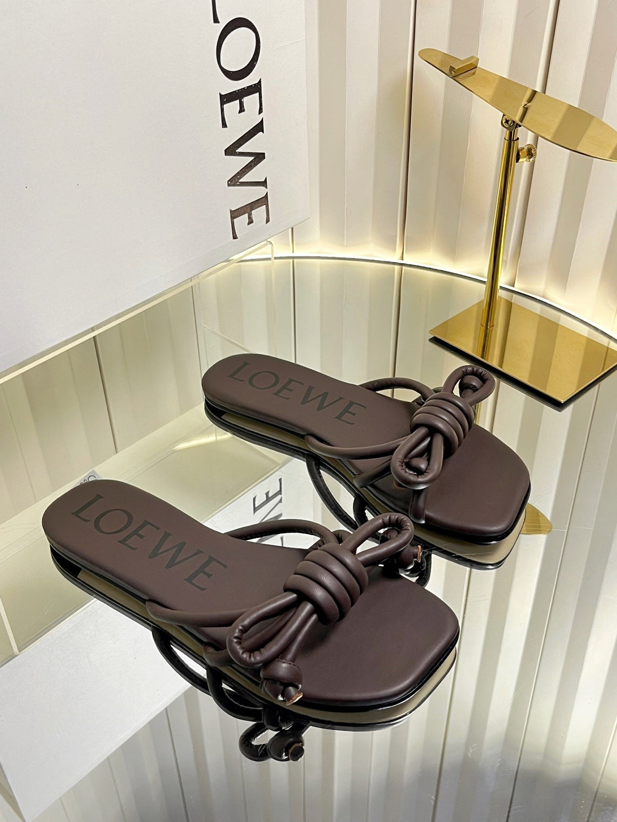 Loewe 2026 Flamenco Knot Flat Sandals Cowhide 641950