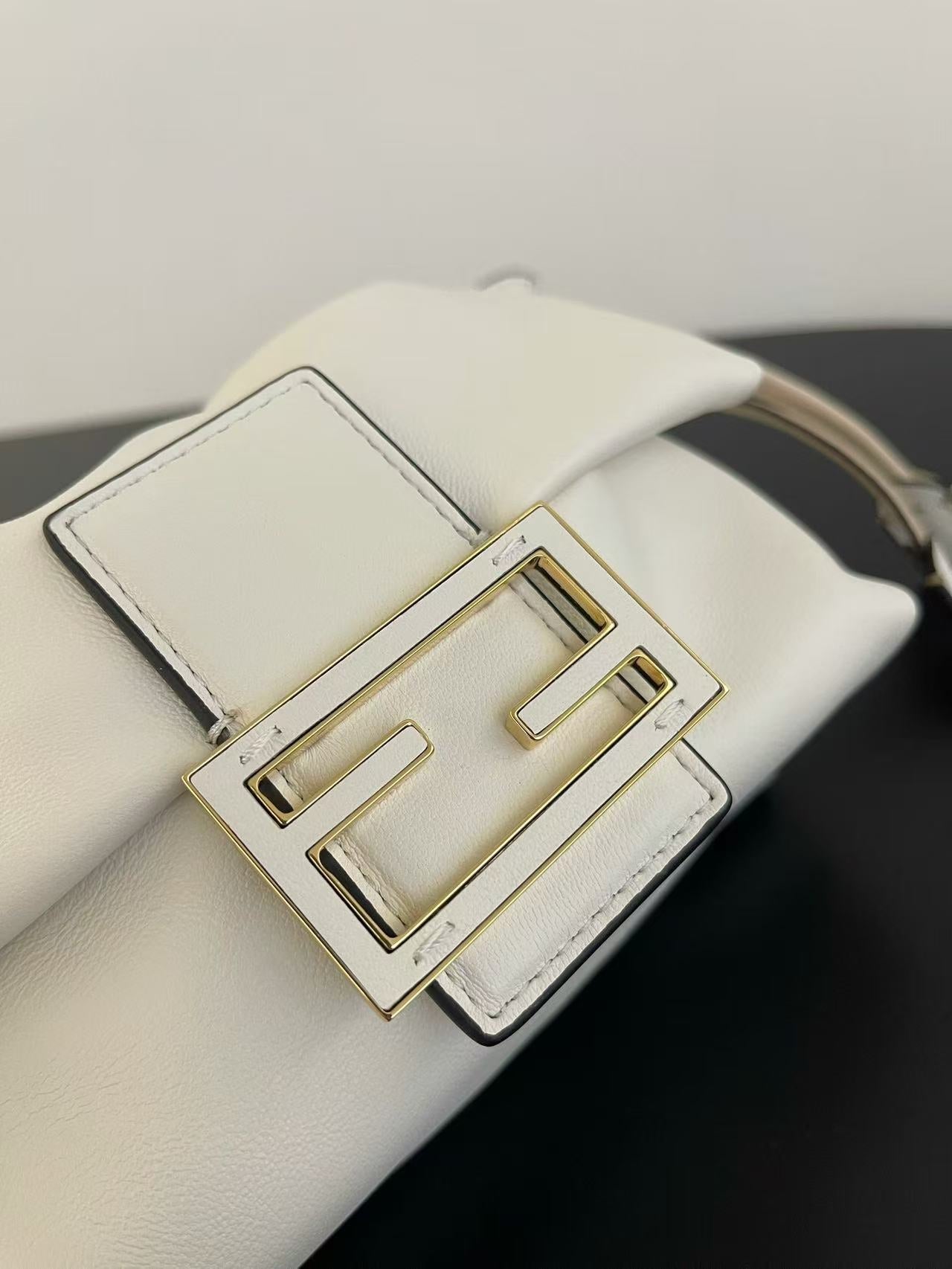 Mamma Baguette Small White Sheepskin
