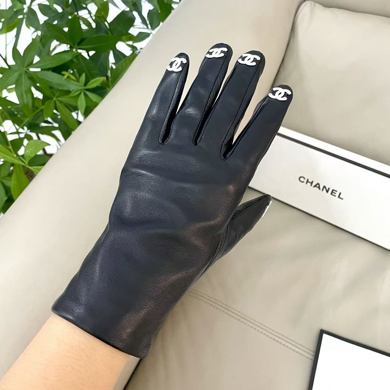CC FW 25/26 Gloves Lambskin Black & White