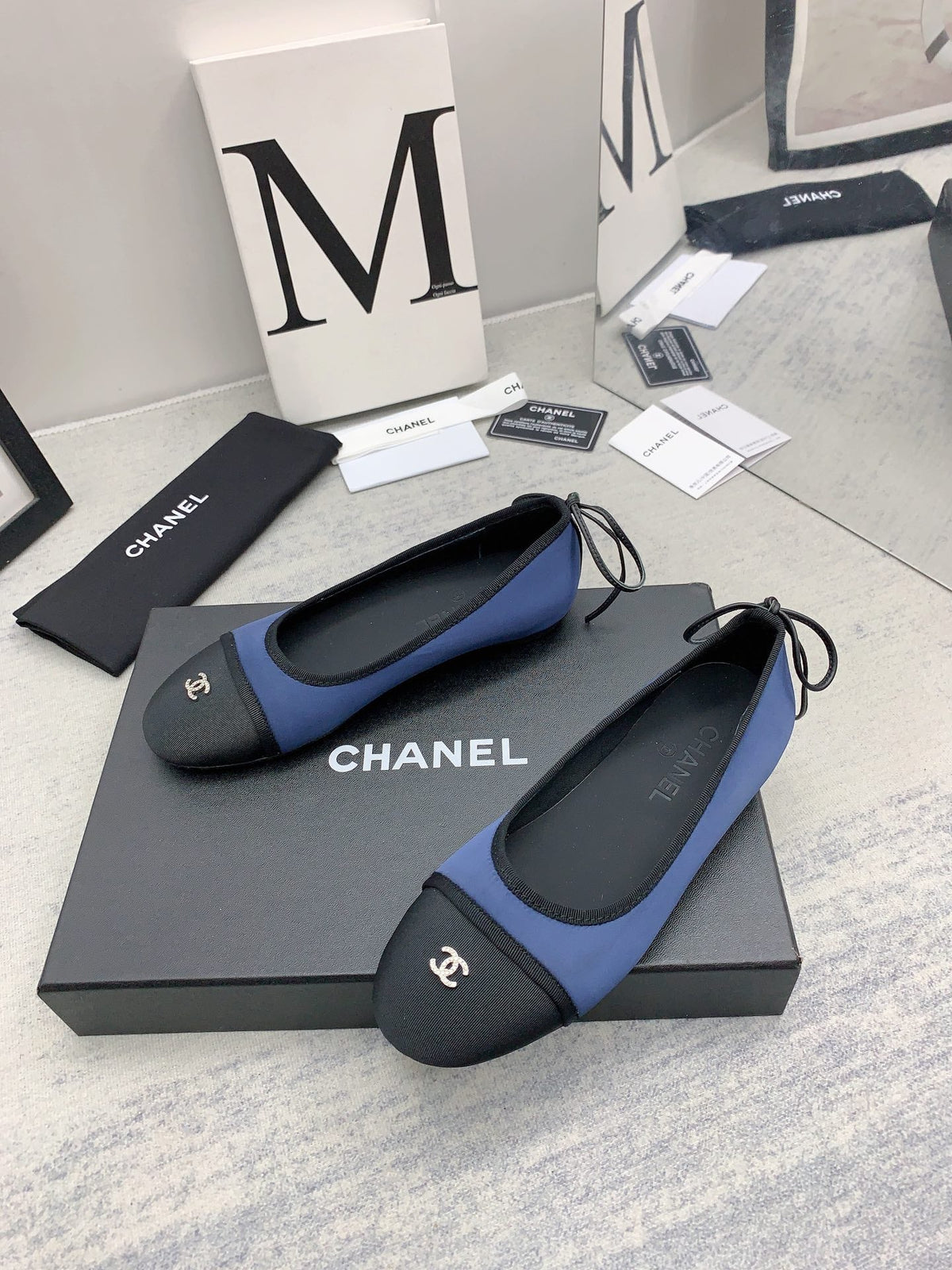 CC 26ss Two-Tone Ballerina Flats CC Logo Navy Black Silk Satin 162259