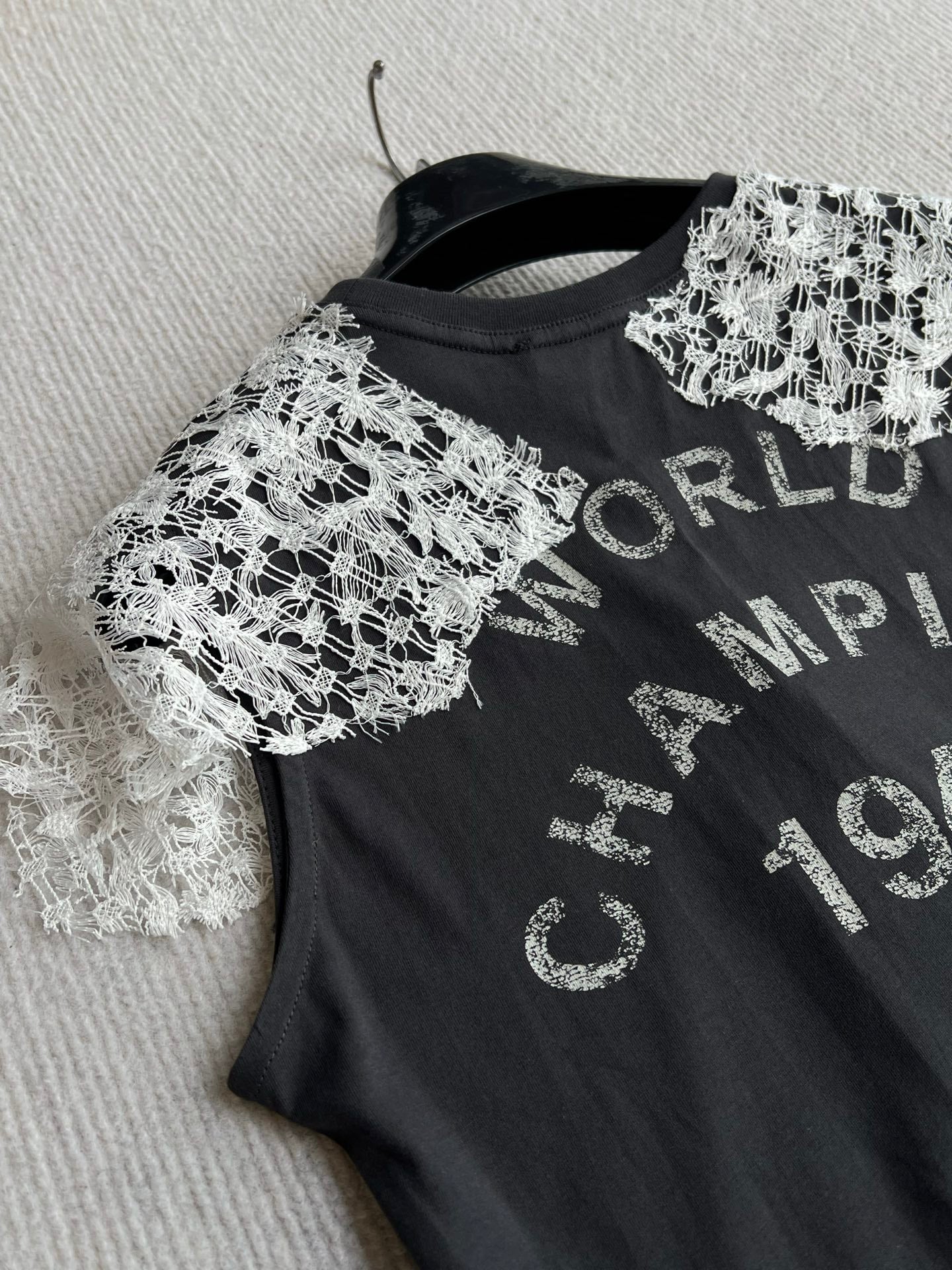 CD 26ss J'Adore Lace-Trimmed T-Shirt Black White in Cotton 376511