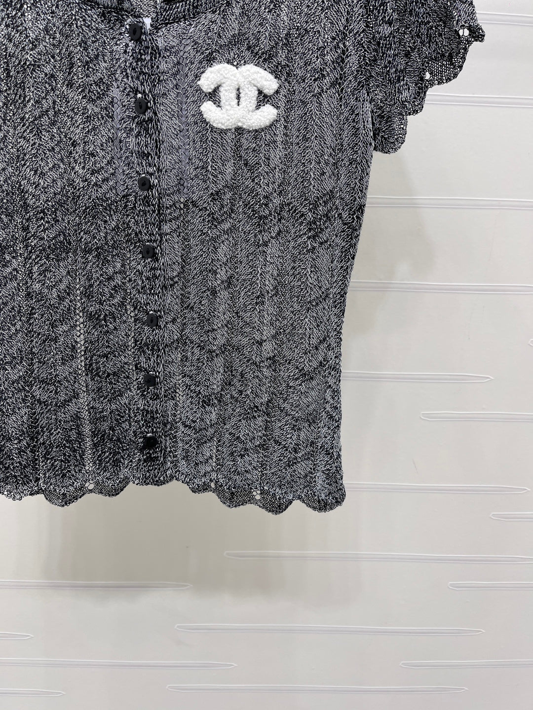 CC 26 Round Neck Short-Sleeve Cardigan Black in Wool 385424