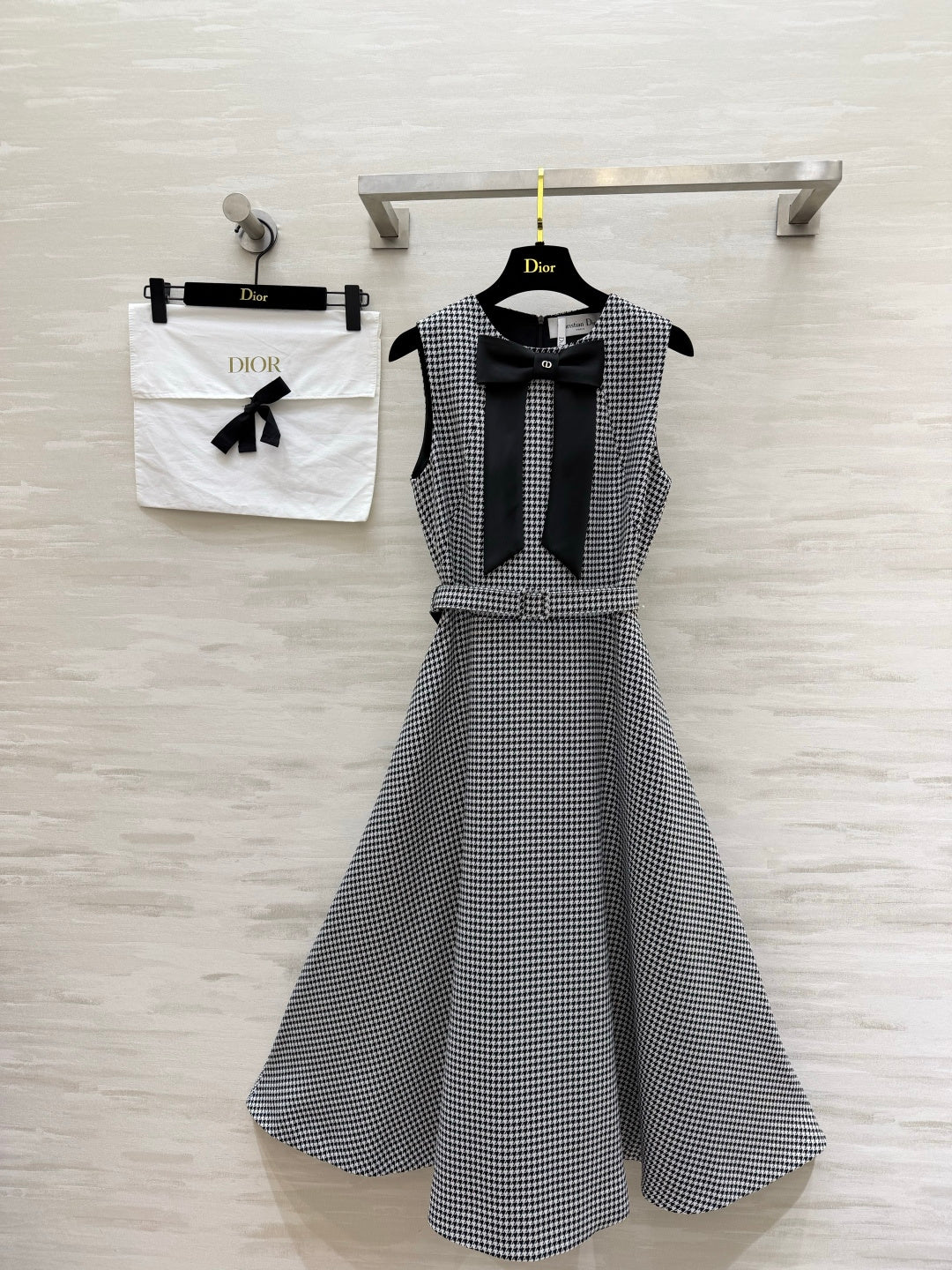 CD 26 Houndstooth Sleeveless Dress White Black in 384696