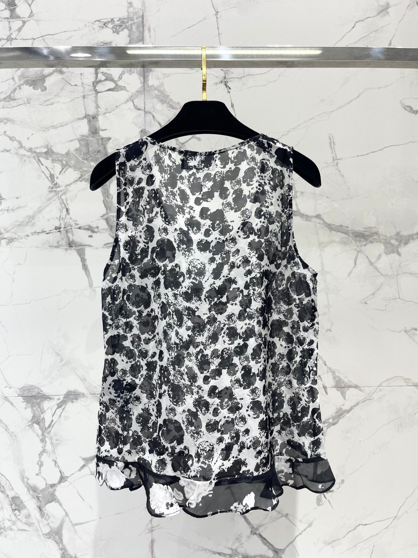 CC Black and White Ink Floral Print Sleeveless Vest in Acetate 387325