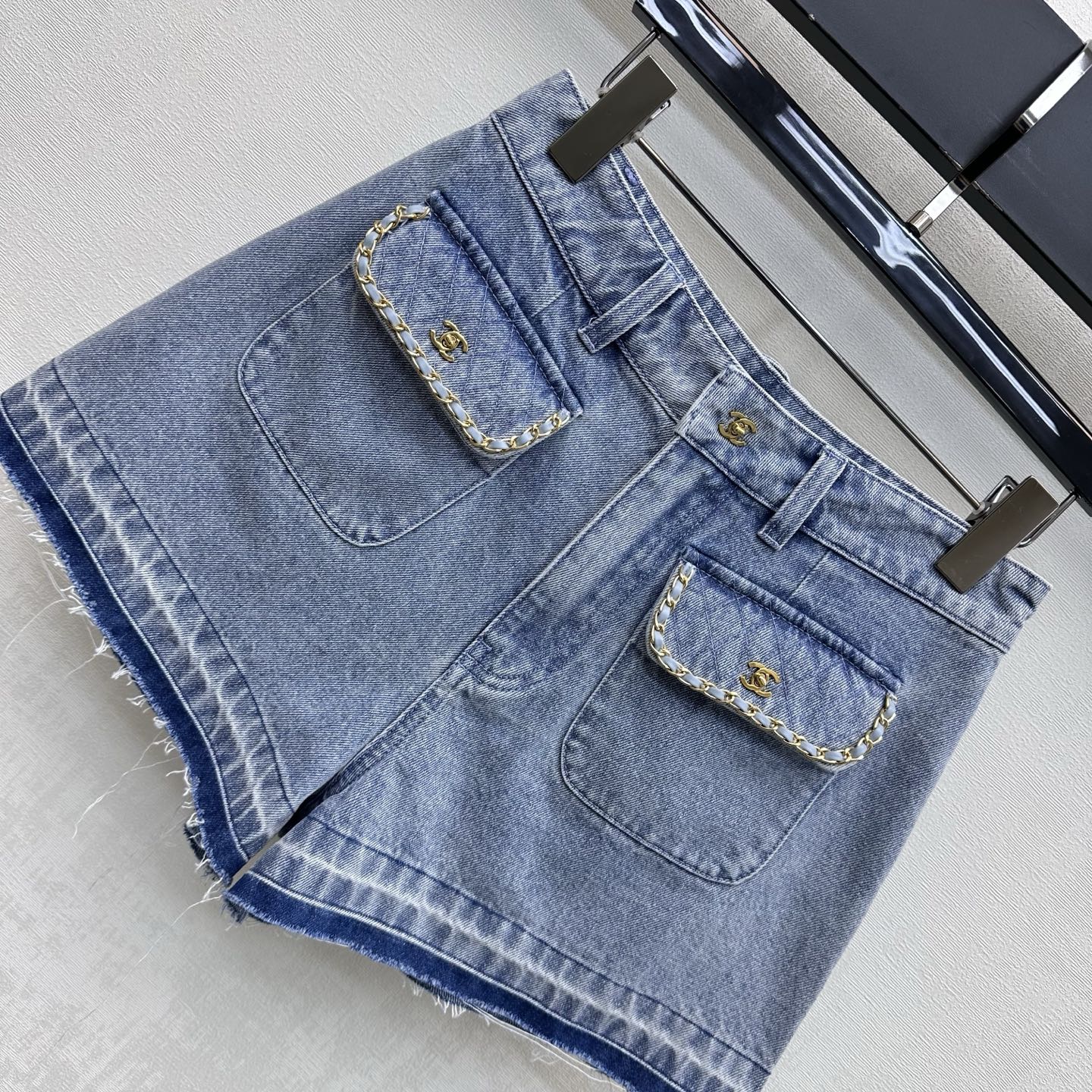 CC 26 Fringe-Edge Denim Shorts Blue in Cotton 389536
