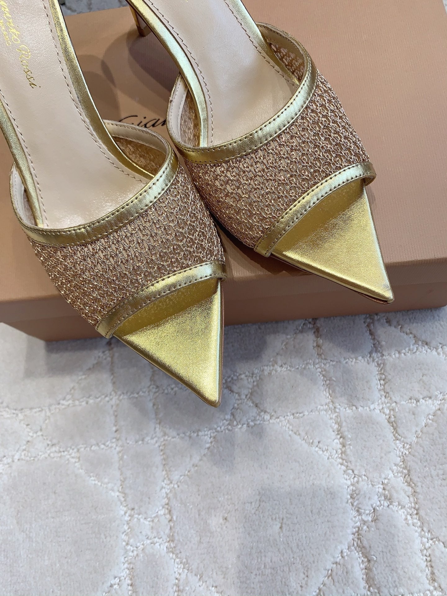GR Pointed-Toe Mule Sandals 8.5cm Gold Metallic Cowhide & Mesh 854879