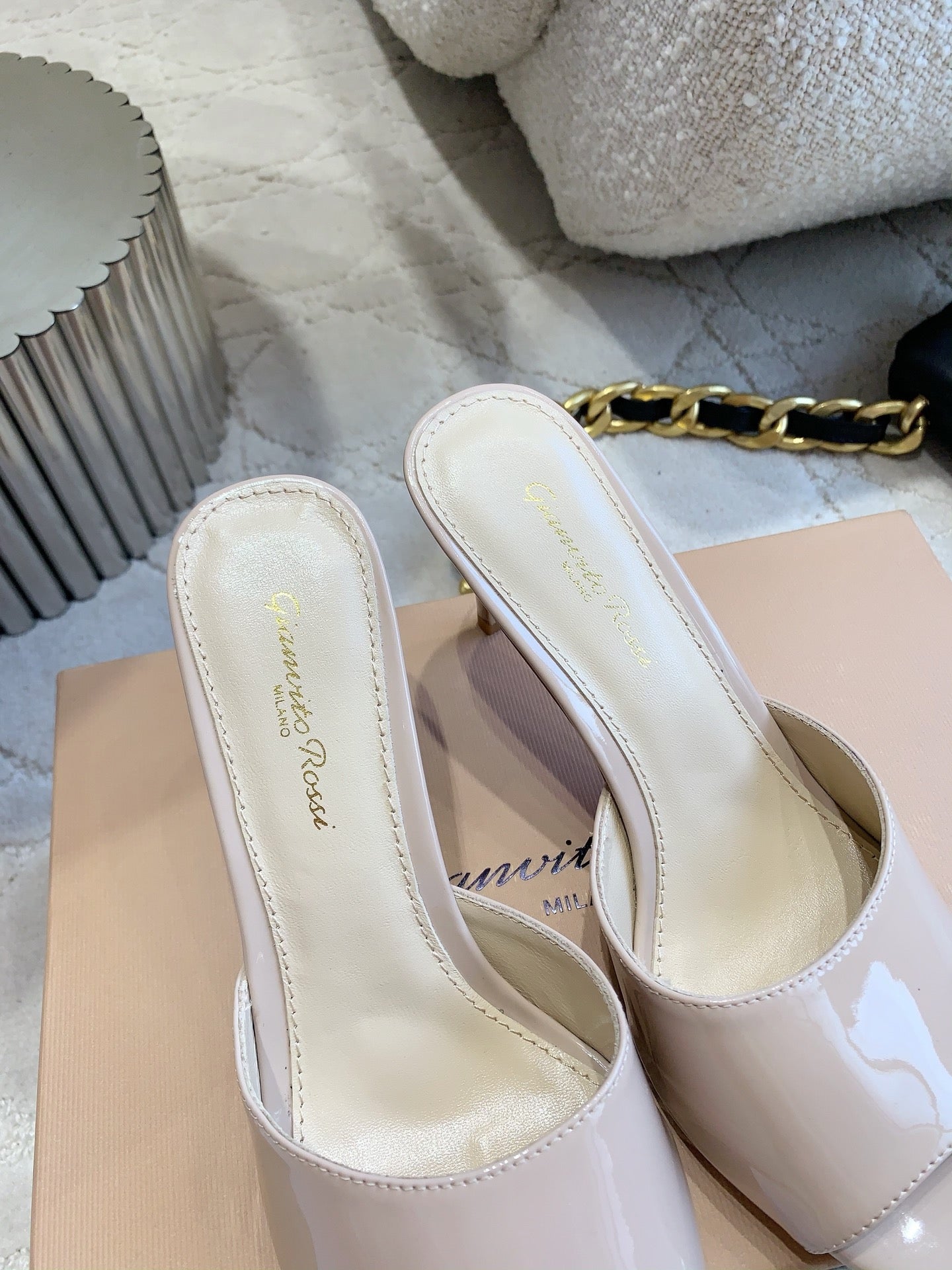 GR Pointed-Toe Mule Sandals 8.5cm Beige Patent Cowhide 851873