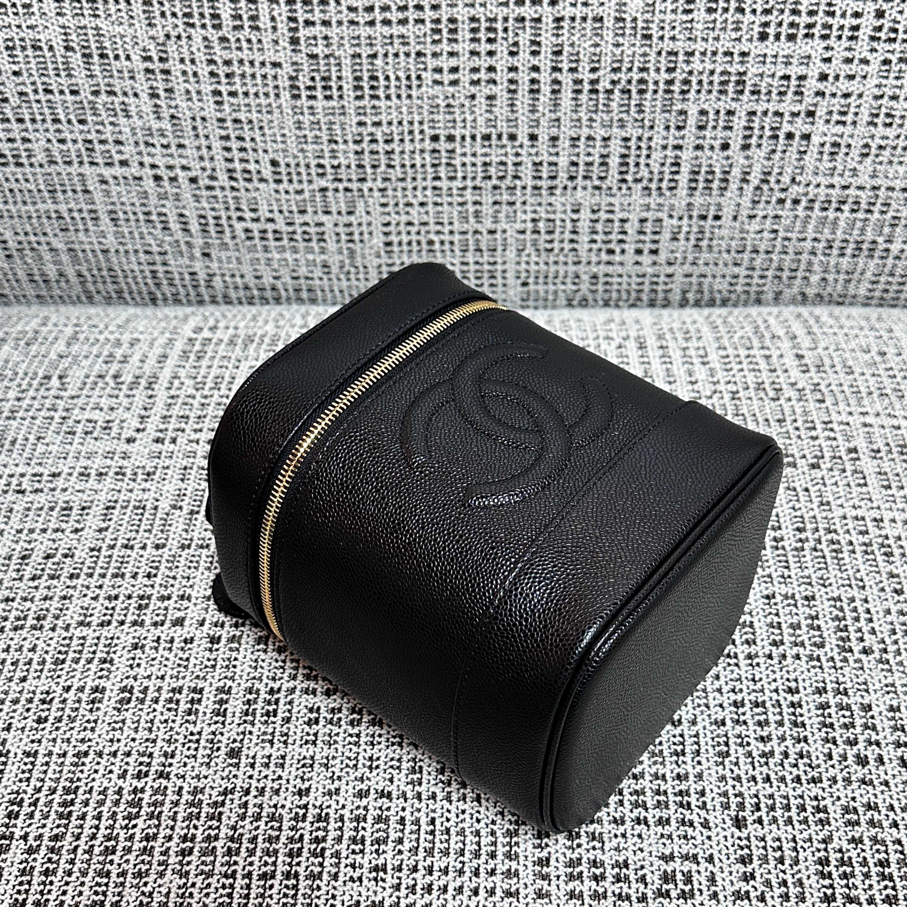 CC Vintage Vanity Bag 17.5cm Black Caviar Leather