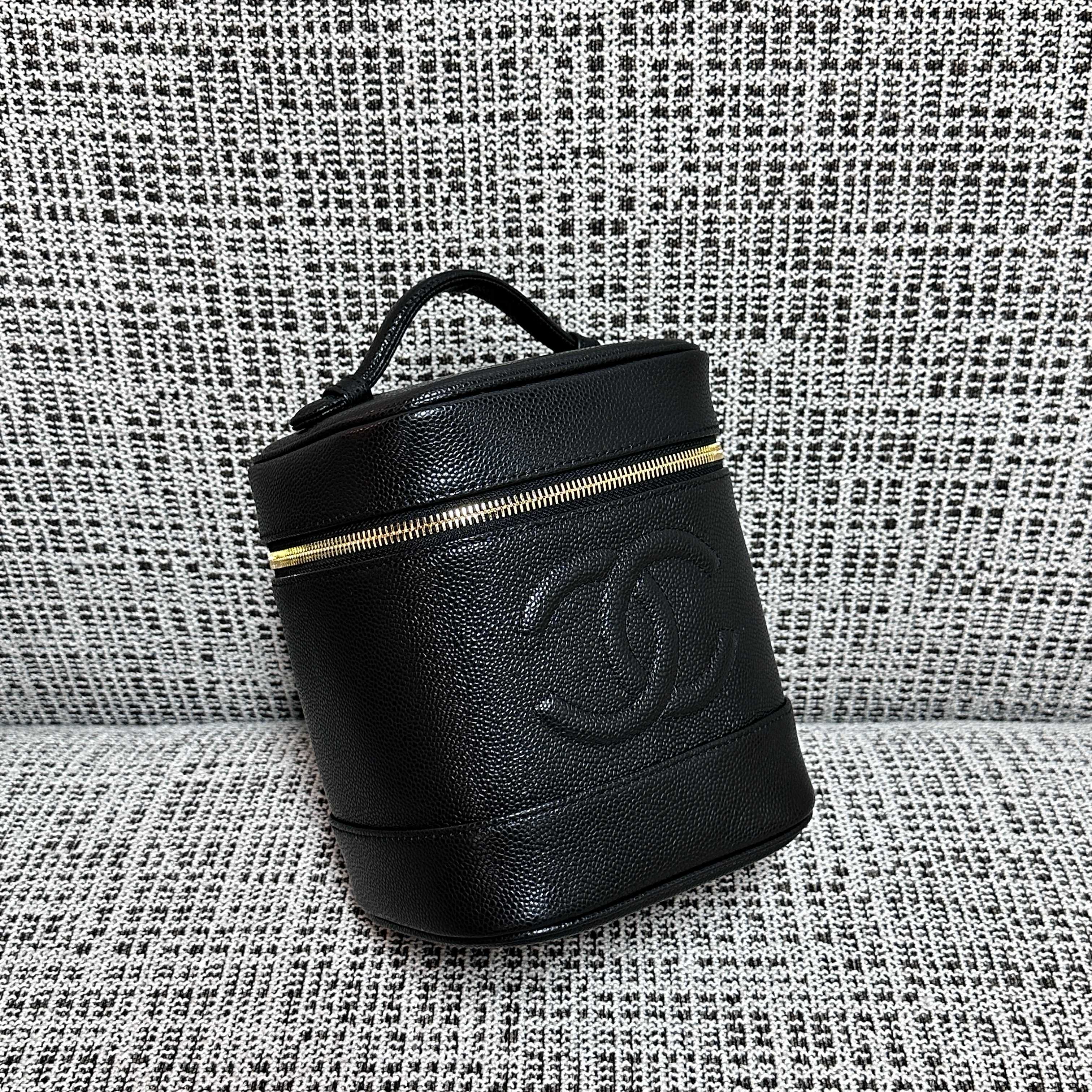 CC Vintage Vanity Bag 17.5cm Black Caviar Leather