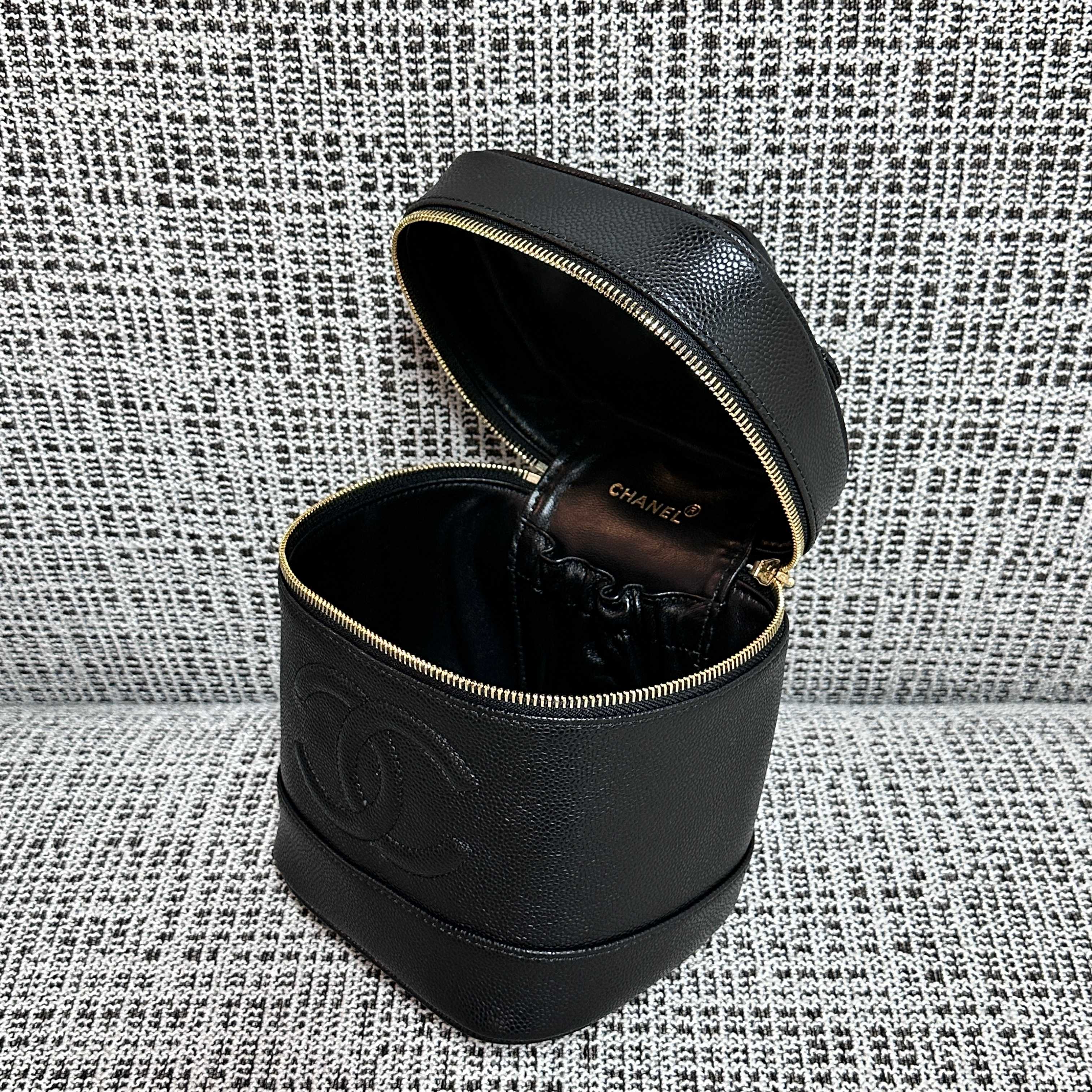 CC Vintage Vanity Bag 17.5cm Black Caviar Leather