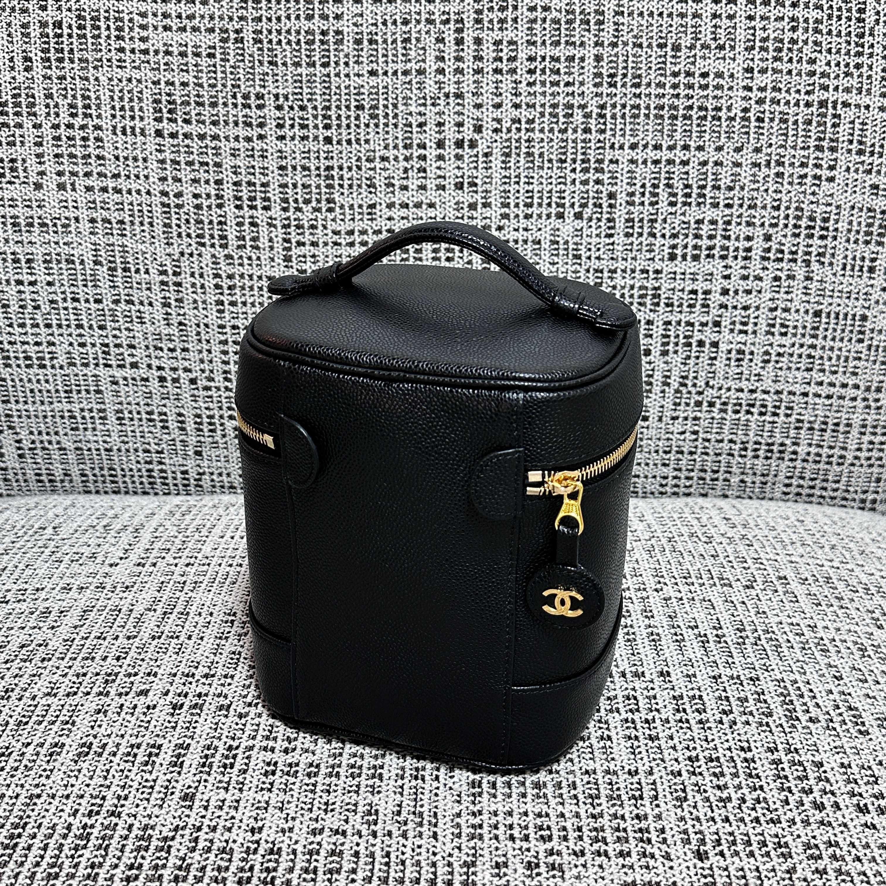 CC Vintage Vanity Bag 17.5cm Black Caviar Leather