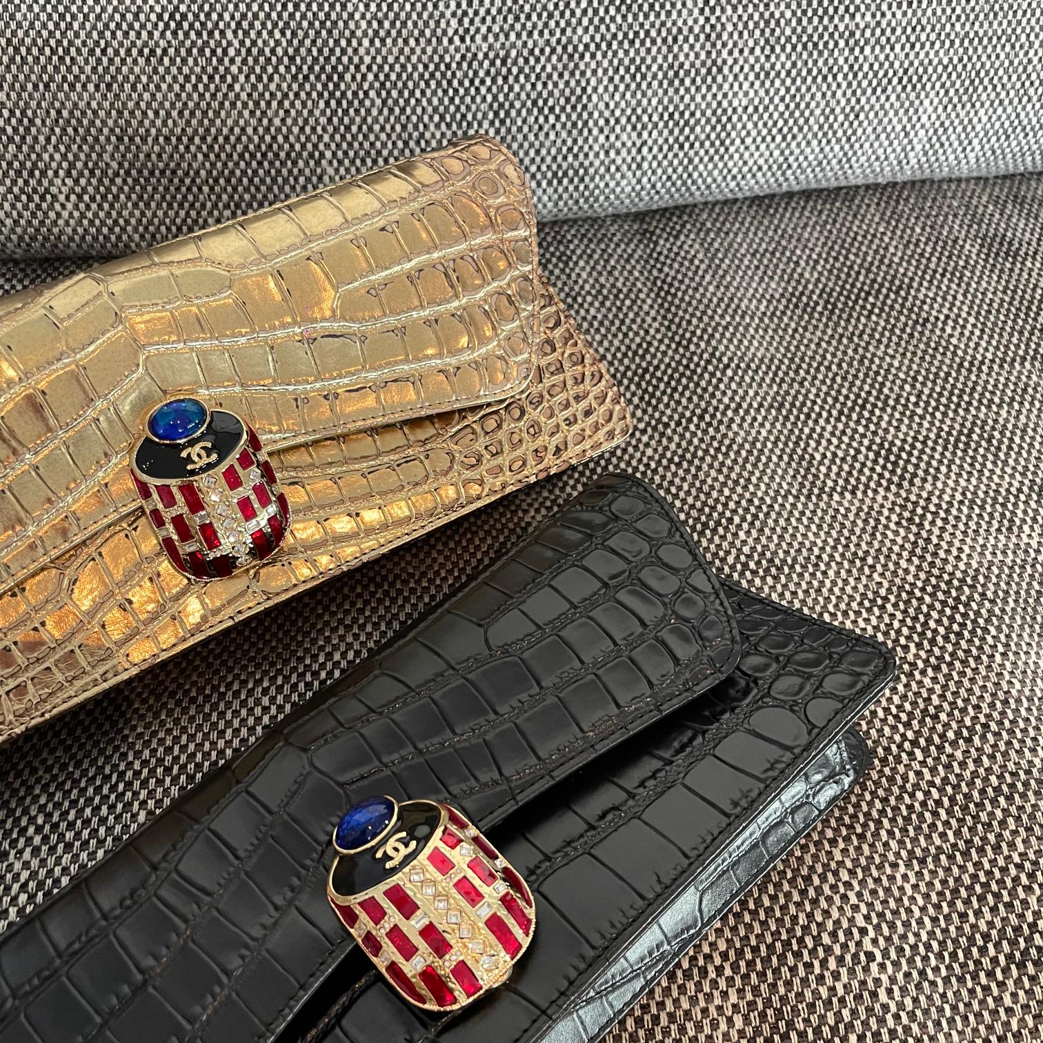 CC 19A Scarab Clasp Clutch Crocodile 30cm Embossed Cowhide