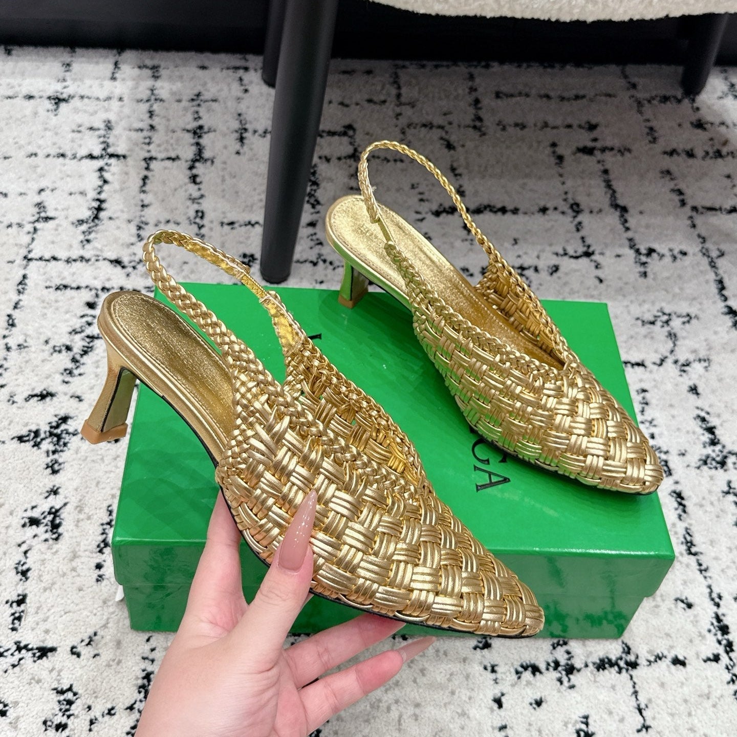 BV 26SS Intrecciato Slingback Heels 5.5cm Gold Metallic Woven Leather 858418