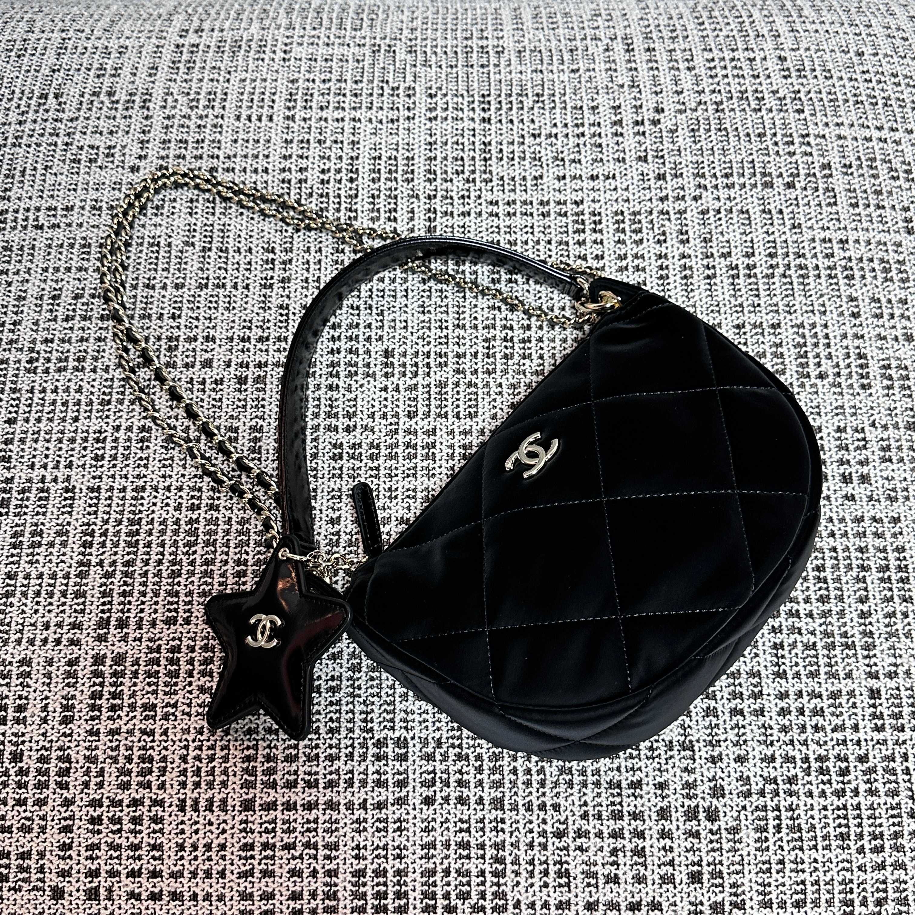CC Coco Neige Clutch With Chain Star Charm 22cm Black Velvet