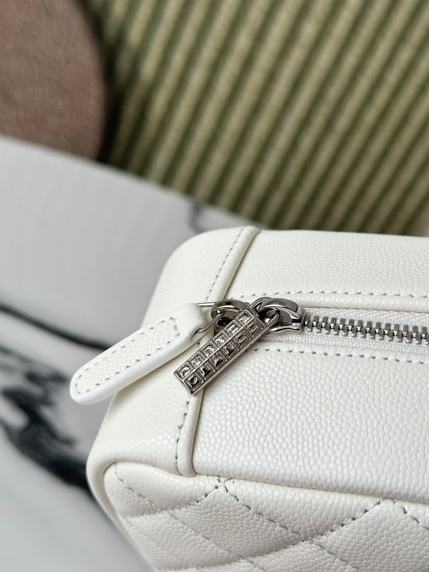 CC Classic Pouch CC Logo Diamond Quilted White Caviar Calfskin