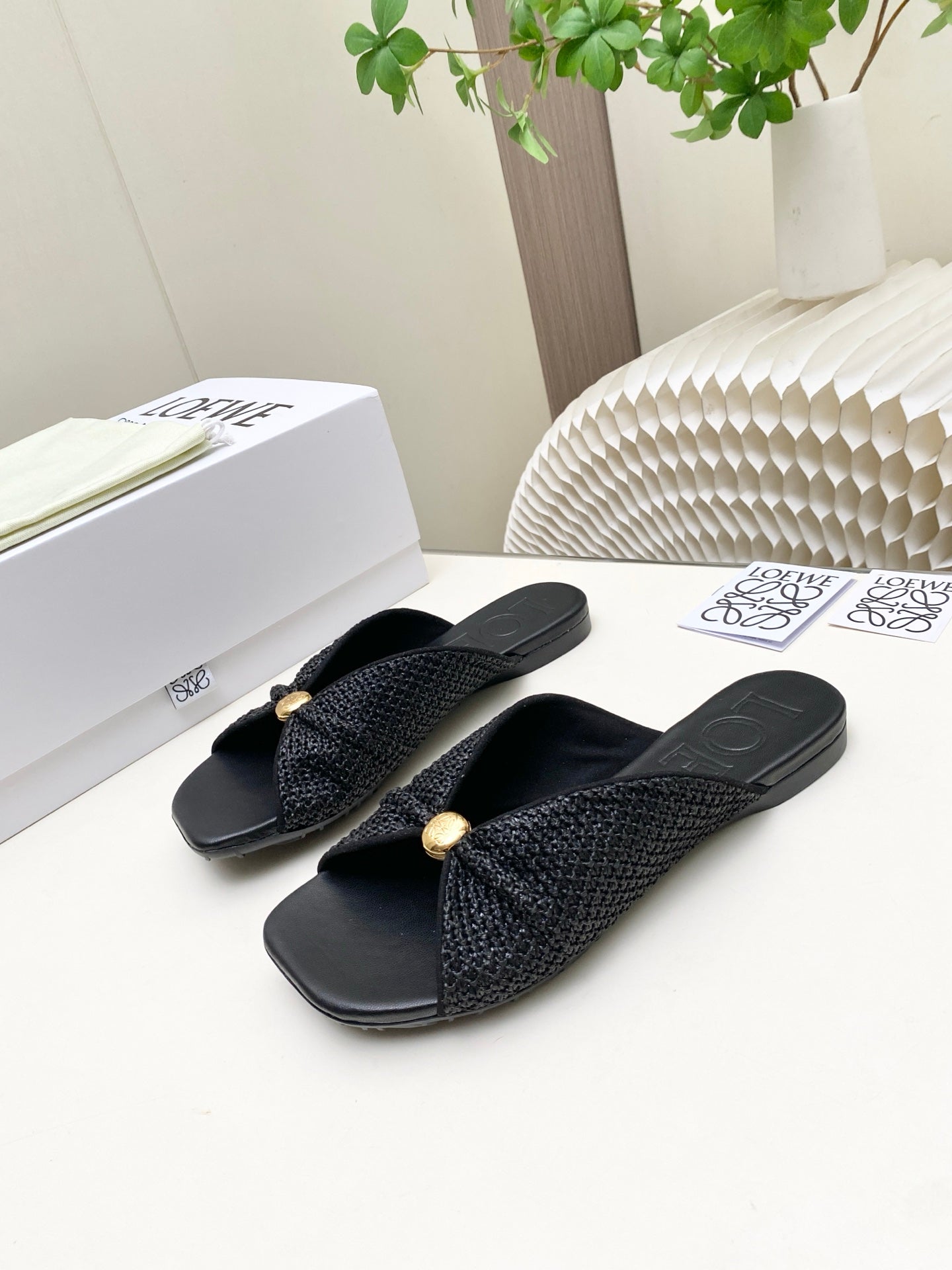 Loew Pebble Soft Slides Black Lambskin Leather 881383