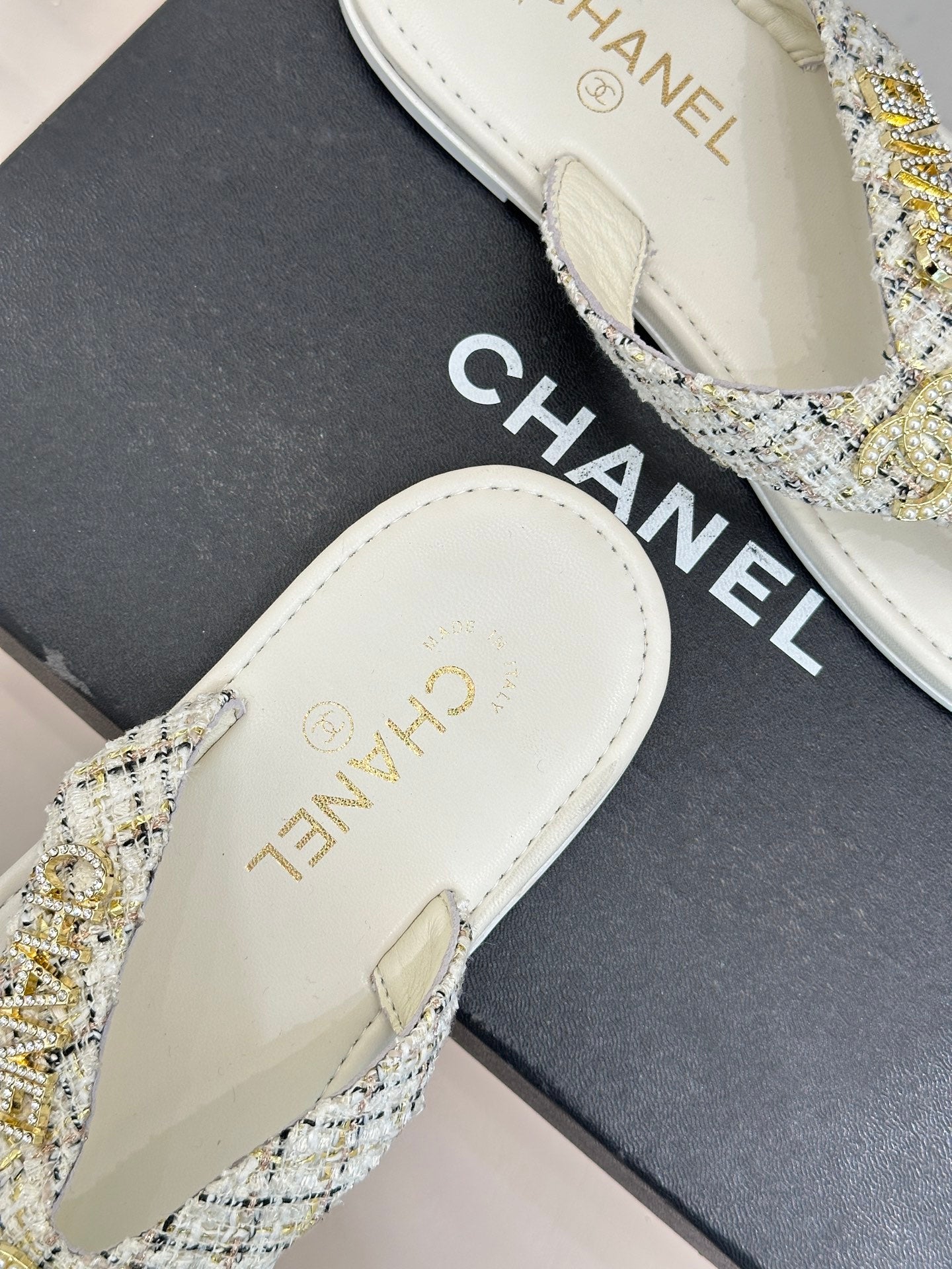 CC Crystal Logo Platform Thong Sandals Flat White Tweed 887779