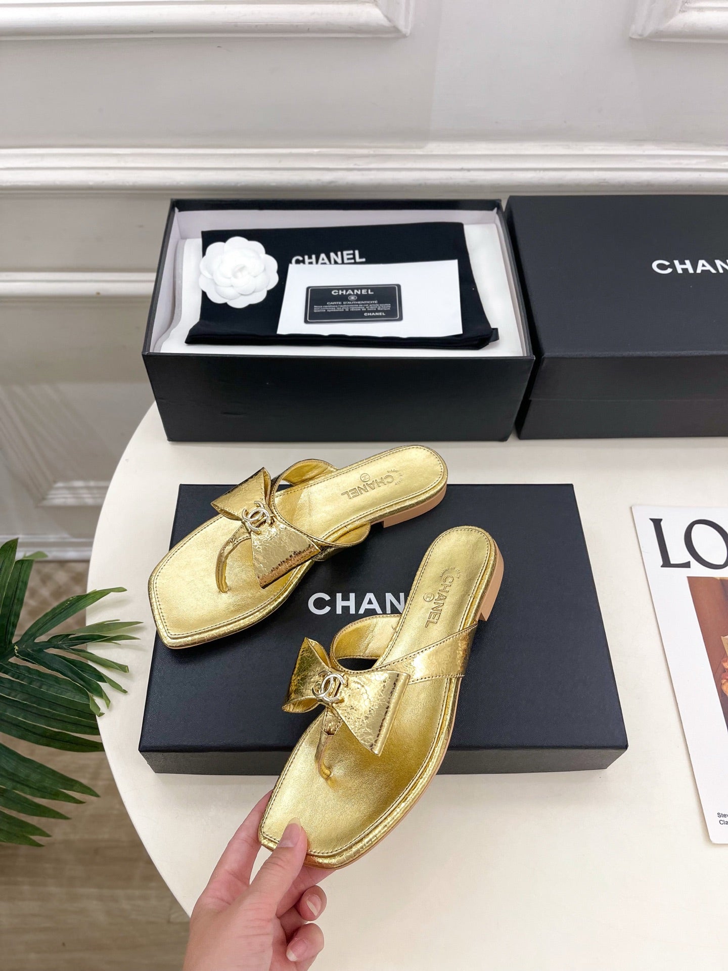 CC Bow Thong Flat Sandals Gold Metallic Leather 891773