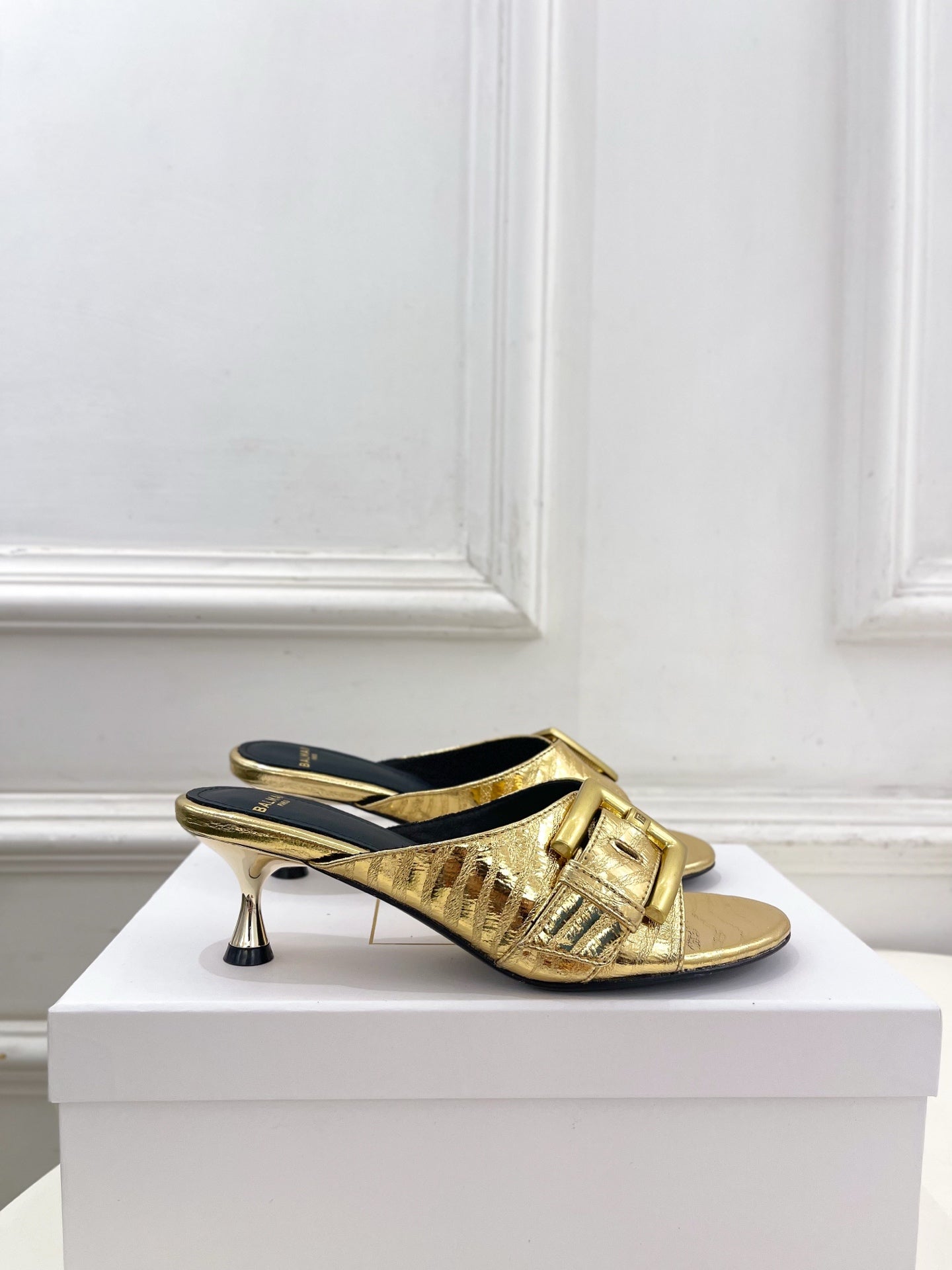 BM Buckle Mules 5cm Gold Crocodile-Embossed Leather 892295