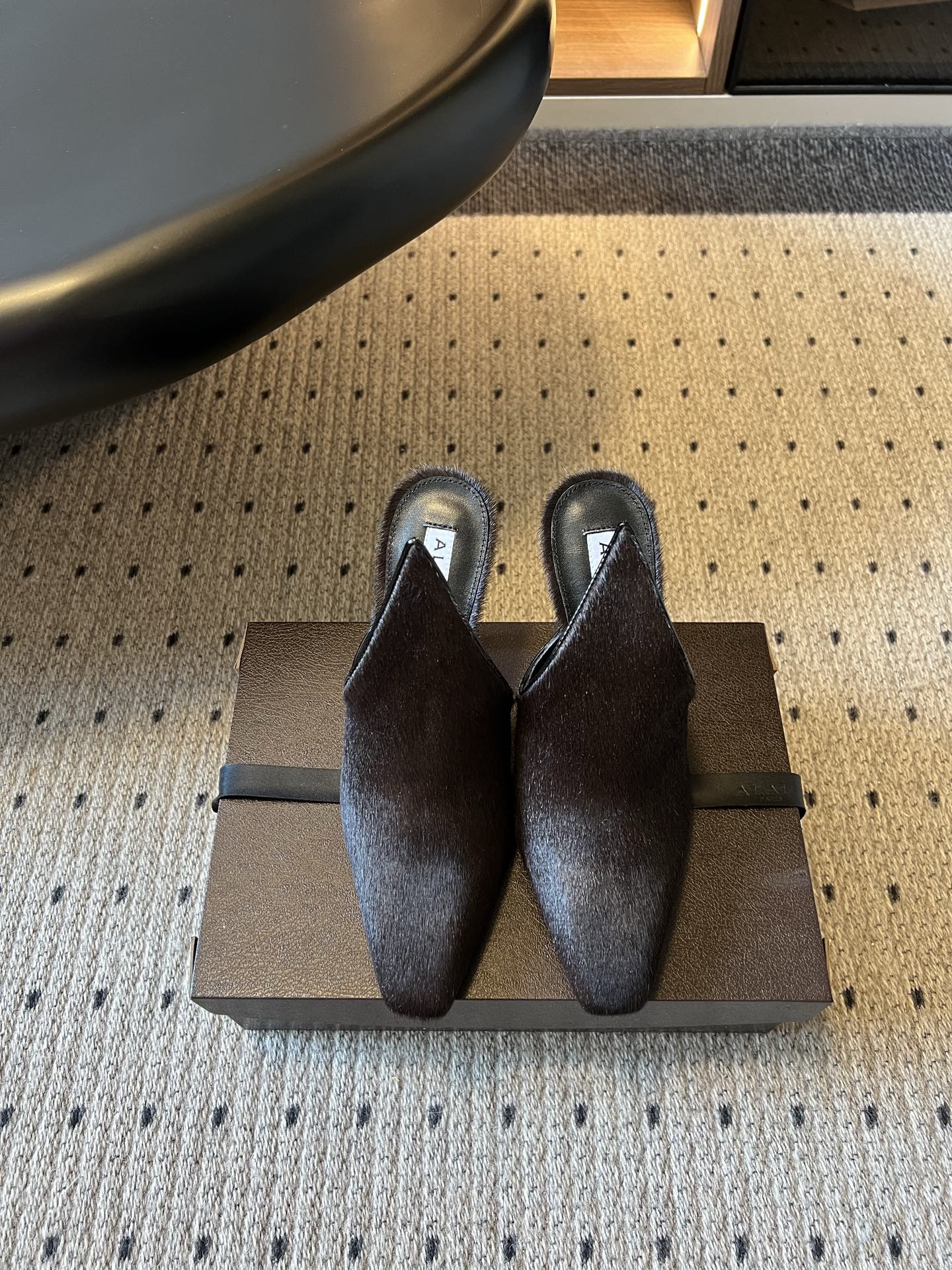 Alaia 26ss Pointed Toe Mules 10cm Black Pony Hair