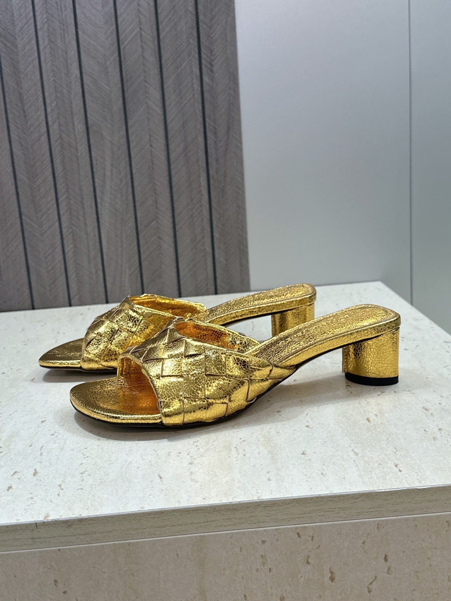 BV 26s Blink Intrecciato Mules 4.5cm Gold Metallic Leather 896576