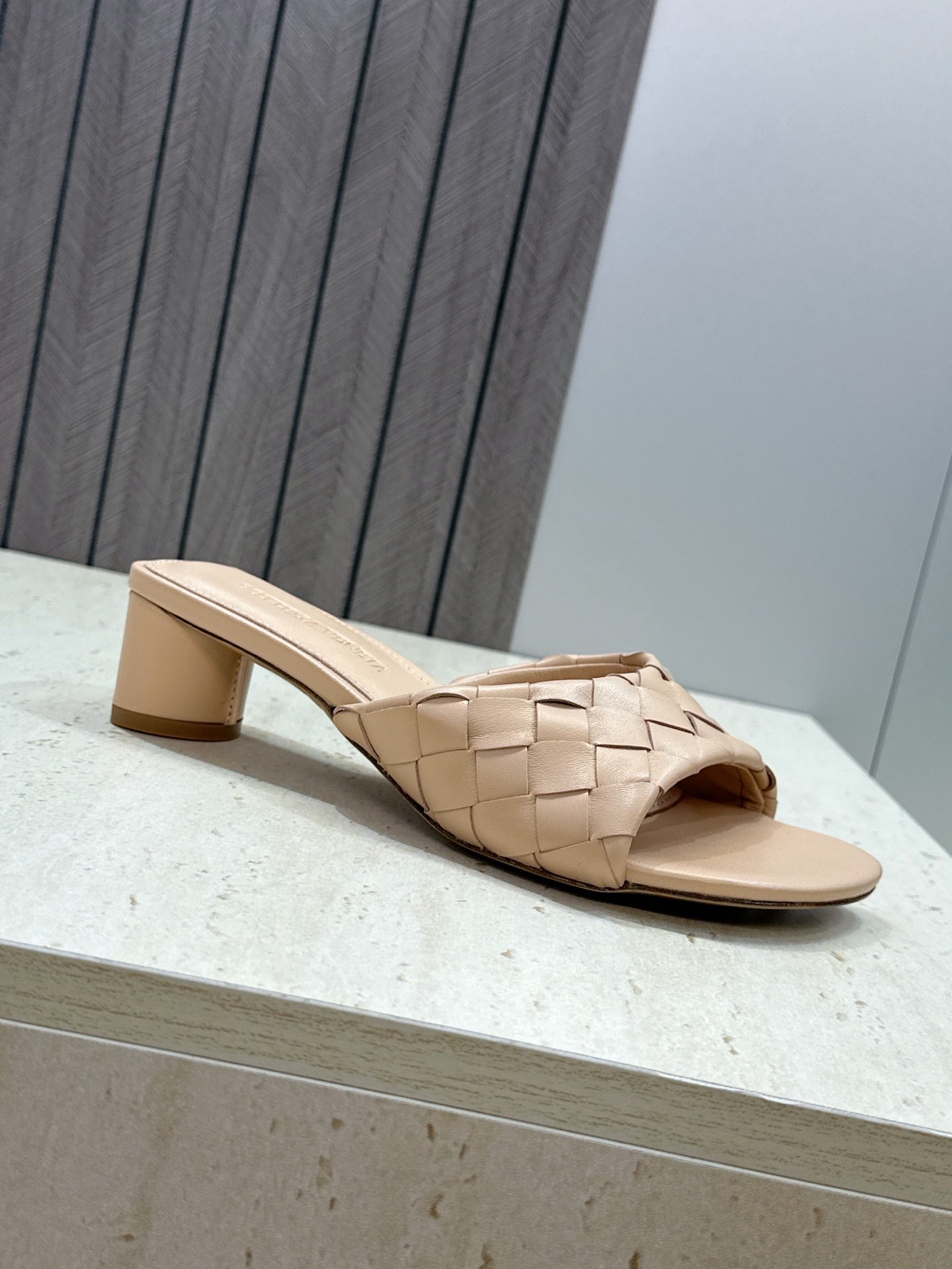 BV 26s Blink Intrecciato Mules 4.5cm Beige Leather 896573