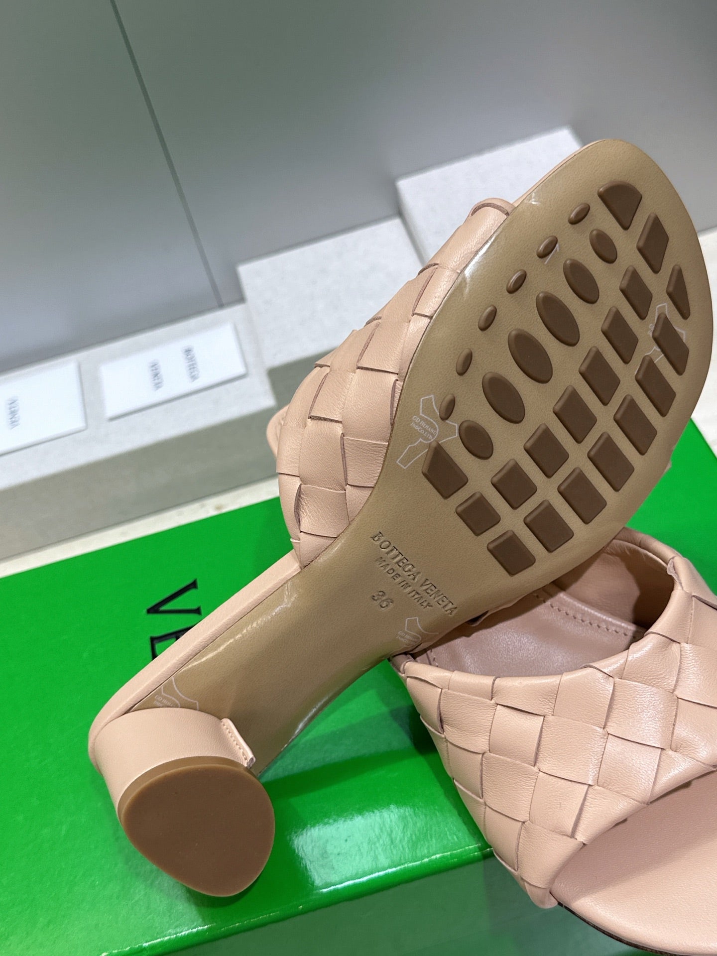 BV 26s Blink Intrecciato Mules 4.5cm Beige Leather 896573