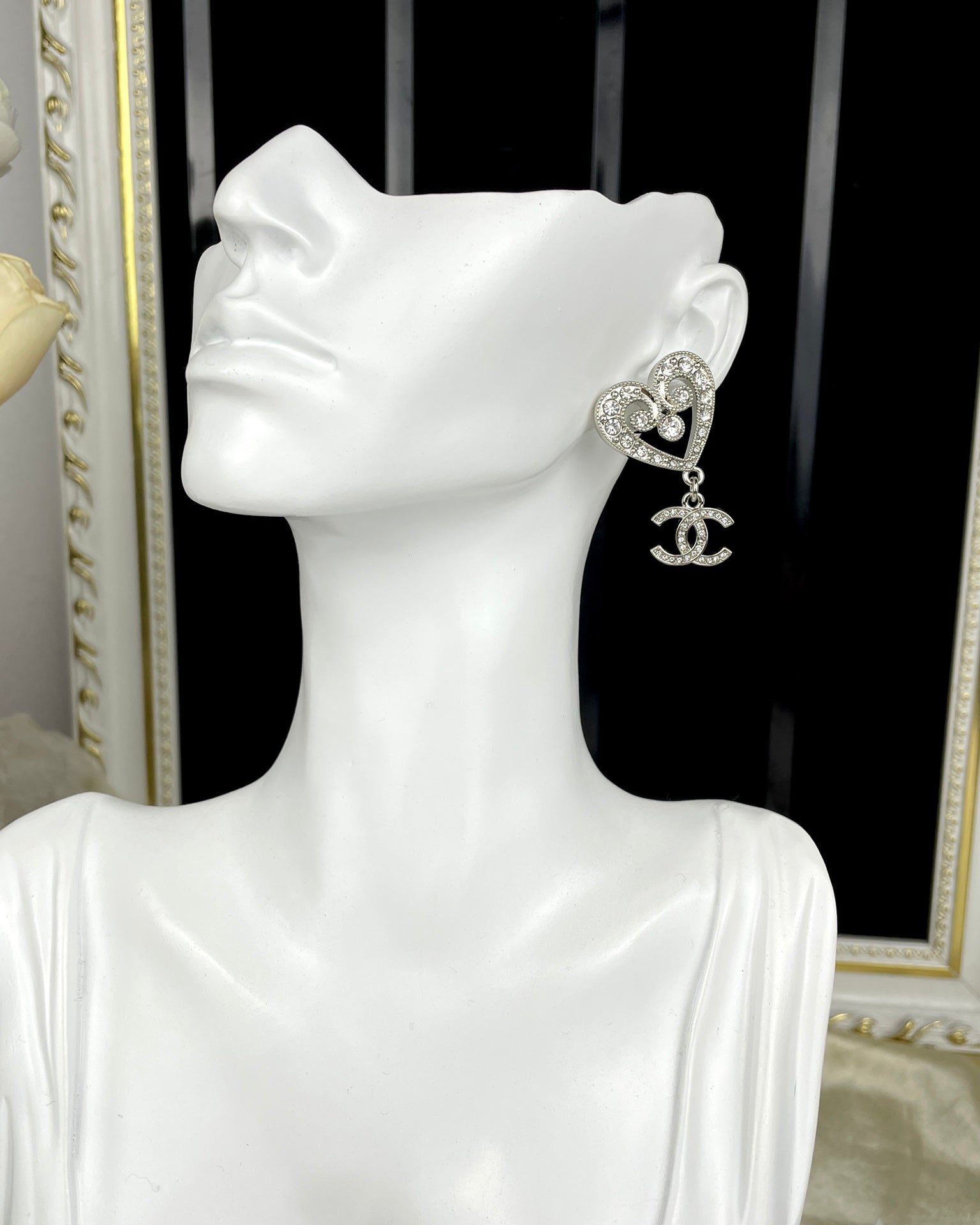 CC Earrings 284873