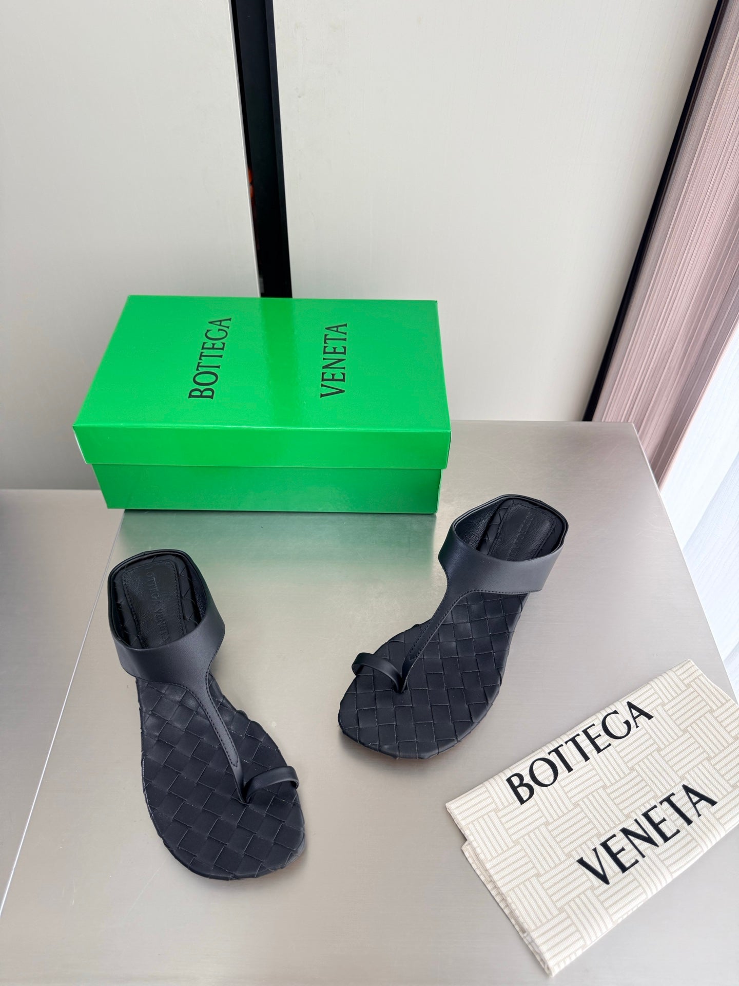 BV Livia Sandals 4CM Black Intrecciato Leather 929480